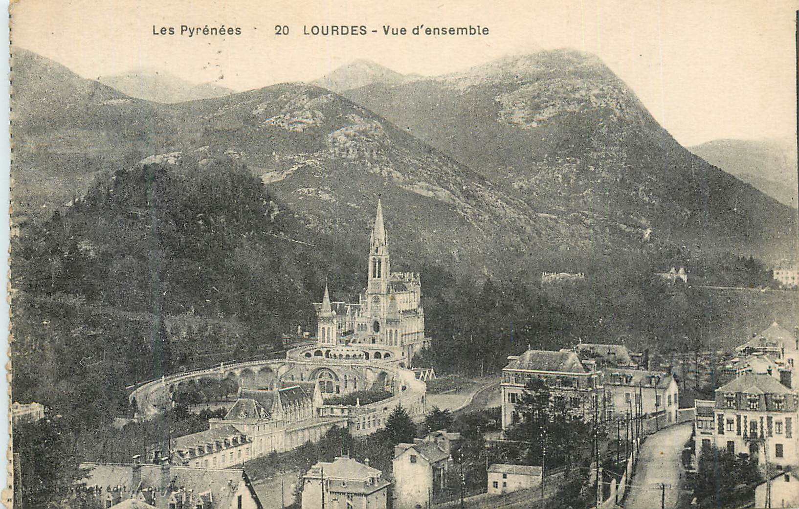 CPA Les Pyrenees Lourdes Vue d ensemble