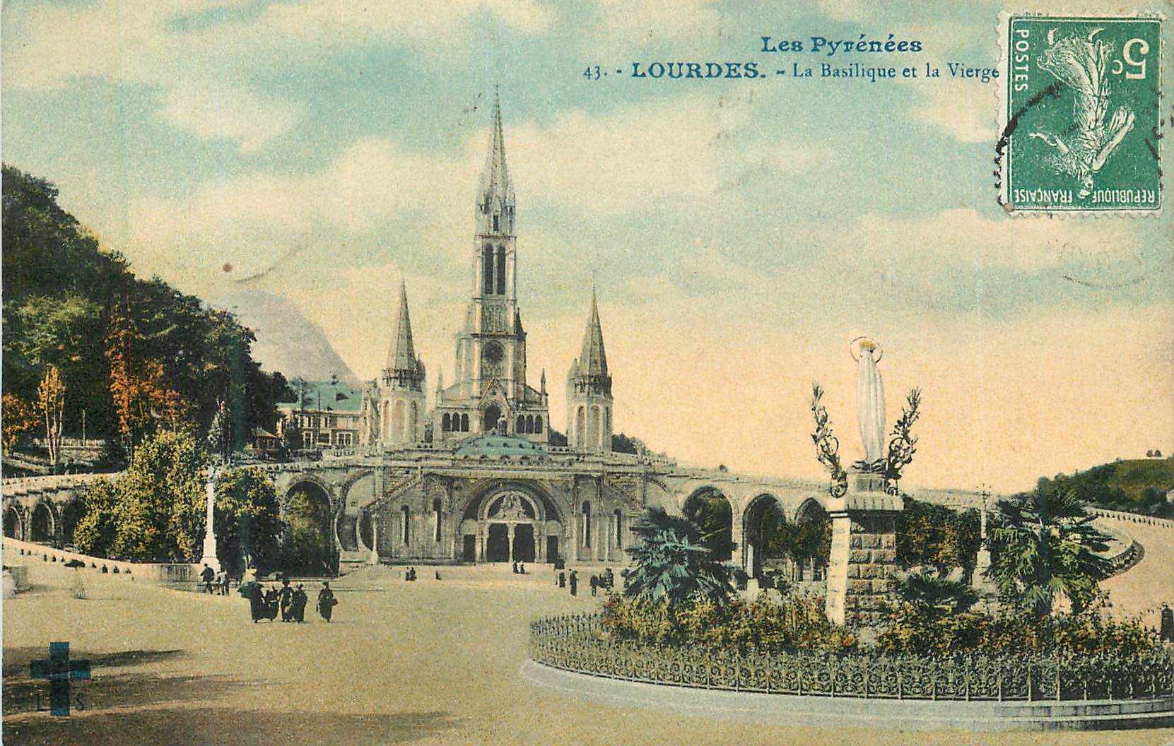 CPA Les Pyrenees Lourdes La Basilique et la Vierge
