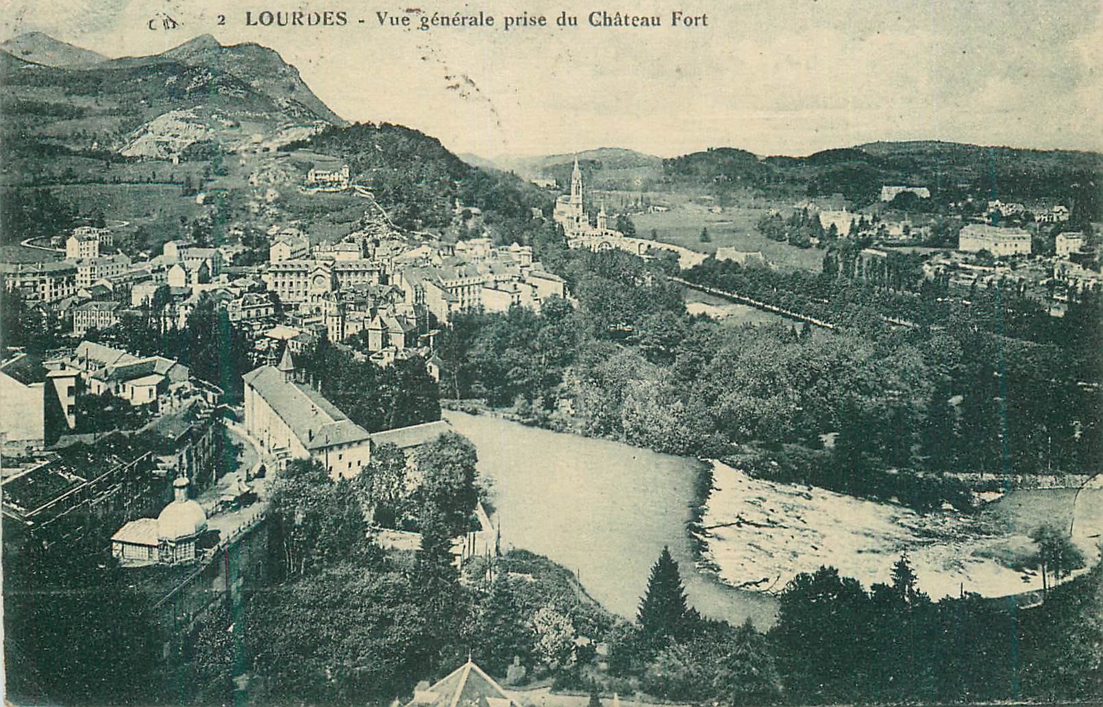 CPA Lourdes Vue generale prise du Chateau Fort