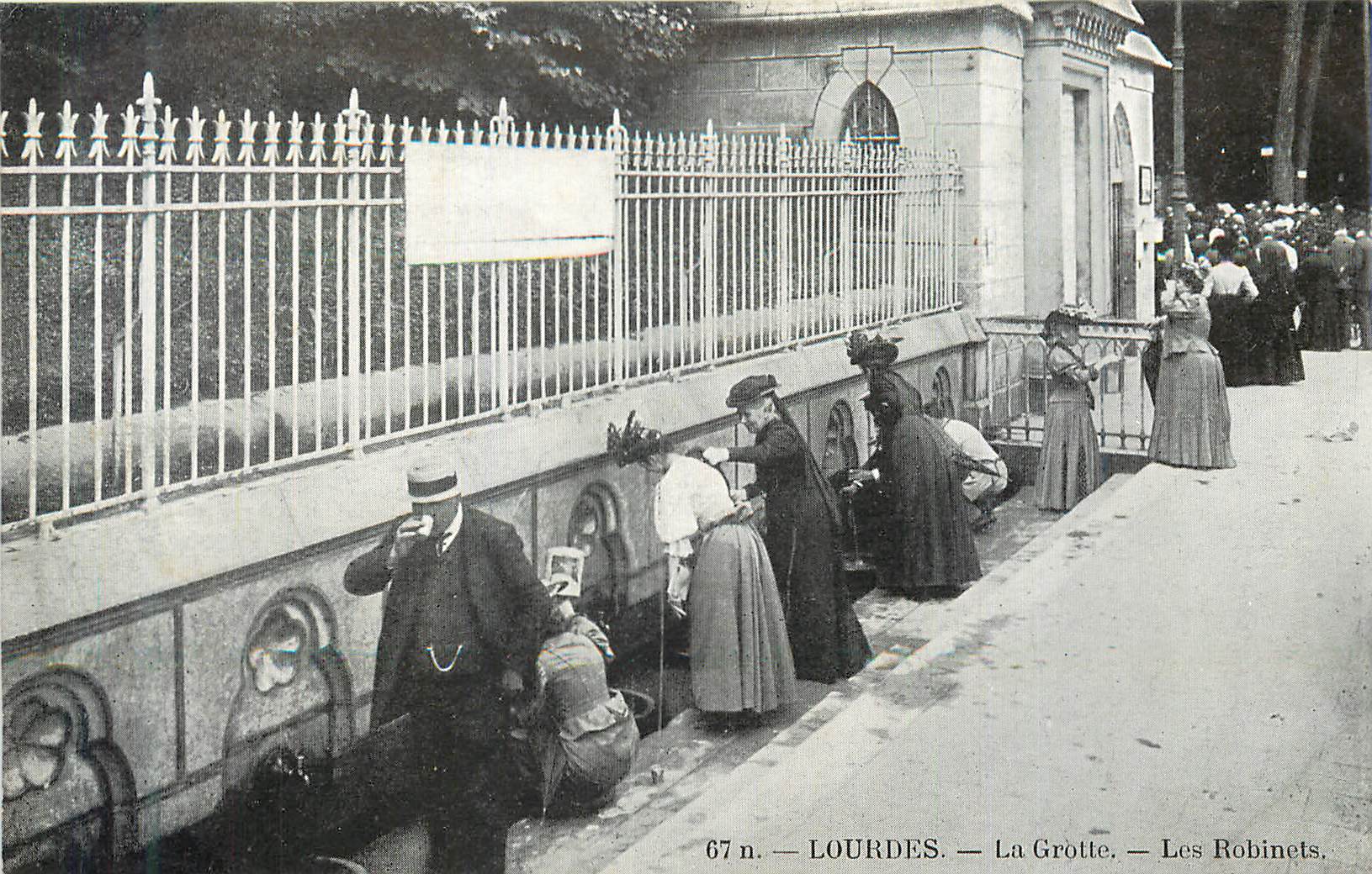 CPA Lourdes La Grotte Les Robinets