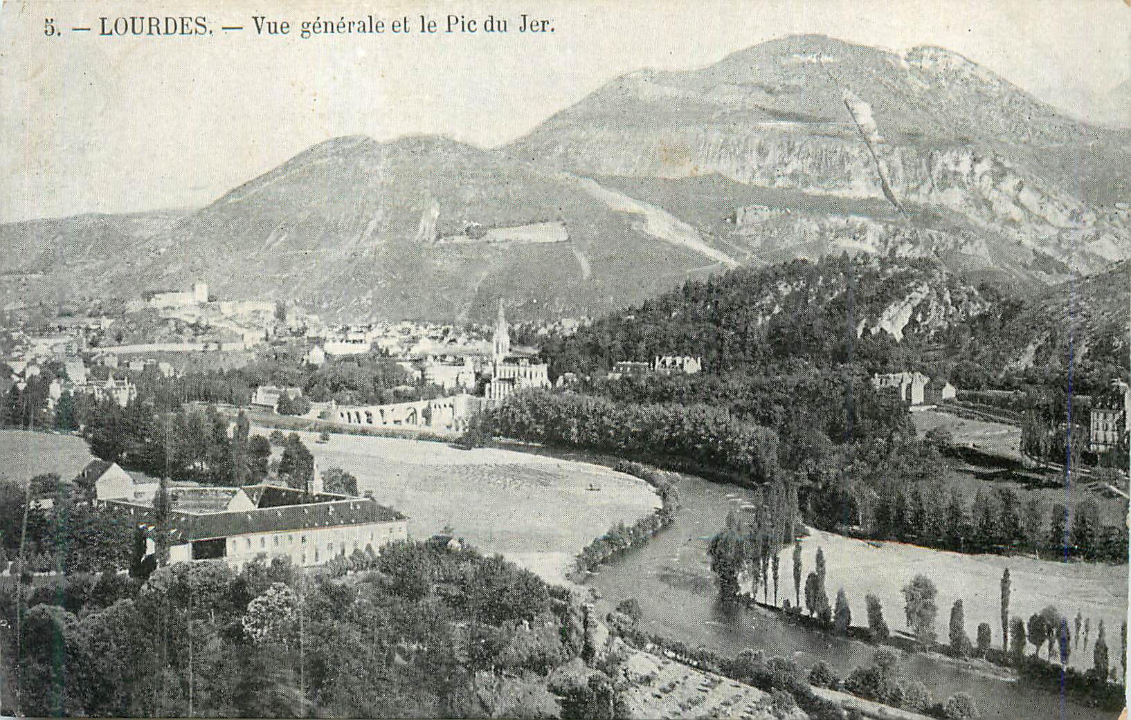 CPA Lourdes Vue generale et le Pic du Jer