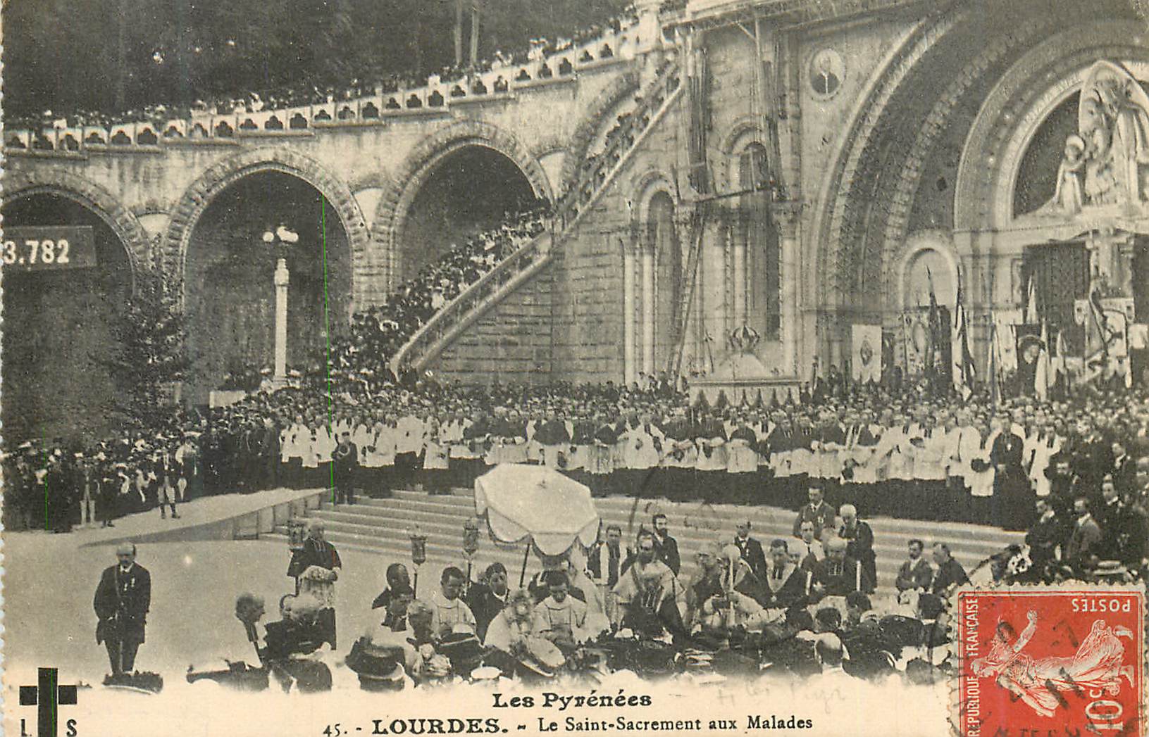 CPA Les Pyrenees Lourdes Le Saint Sacrament aux Malades
