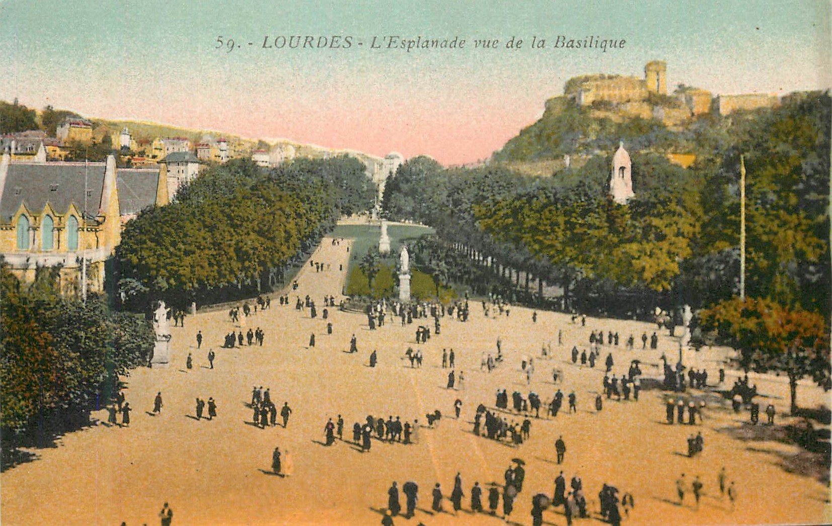 CPA Lourdes L Espalanade vue de la Basilique