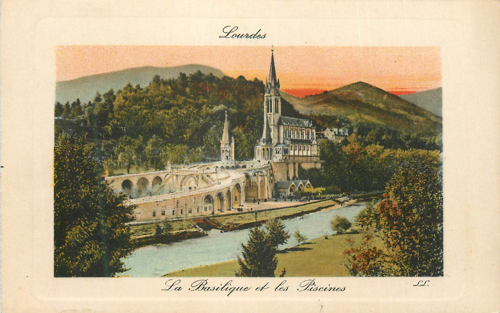 CPA Lourdes La Basilique et les Piscines