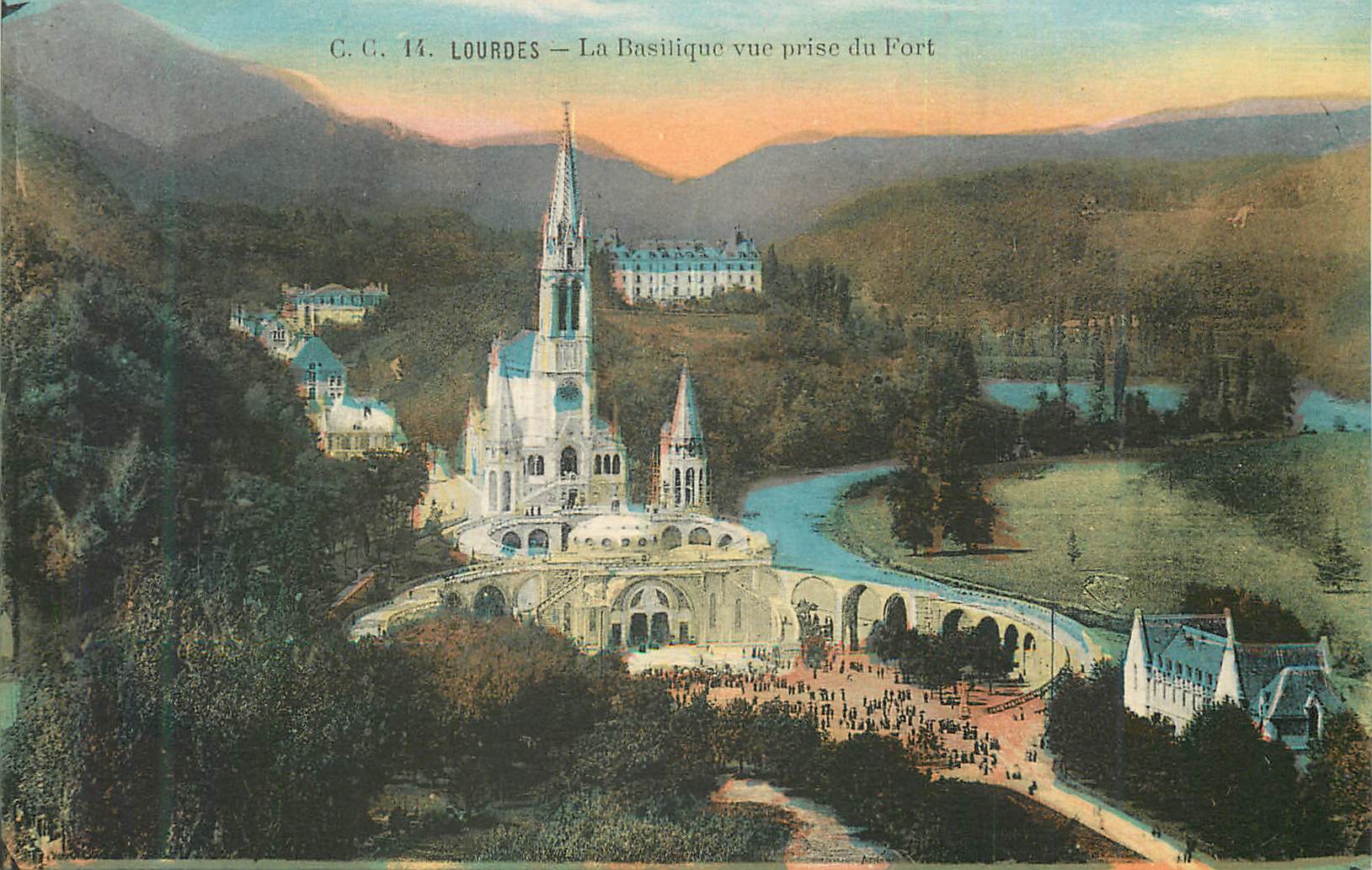 CPA Lourdes La Basilique vue prise du Fort