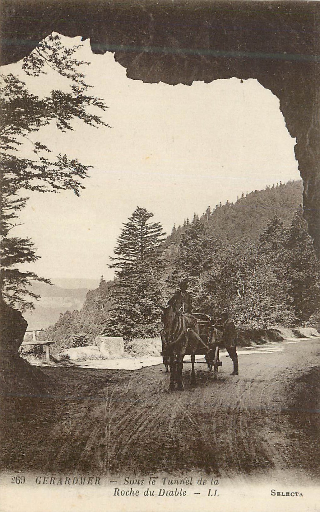 CPA Gerardmer Sous le Tunnel de la Roche du Diable