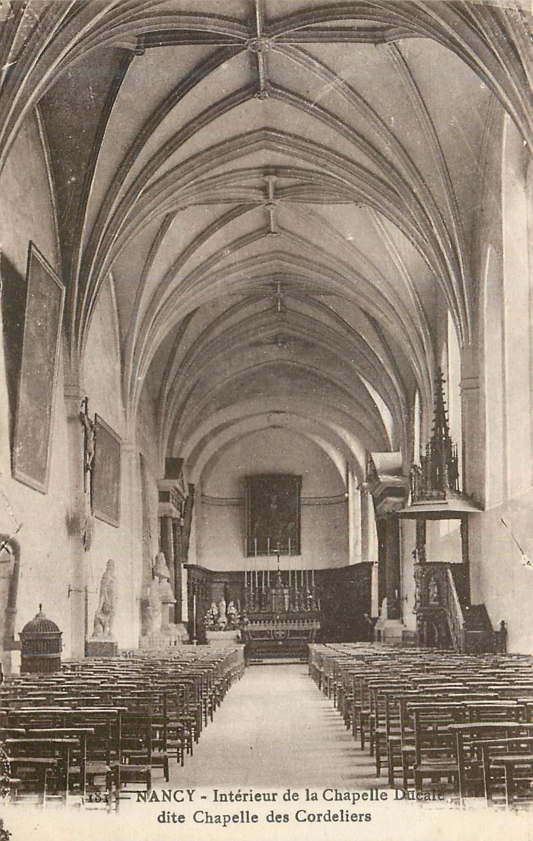 CPA Nancy Interieur de la Chapelle Ducale dite Chapelle ds Cordeliers