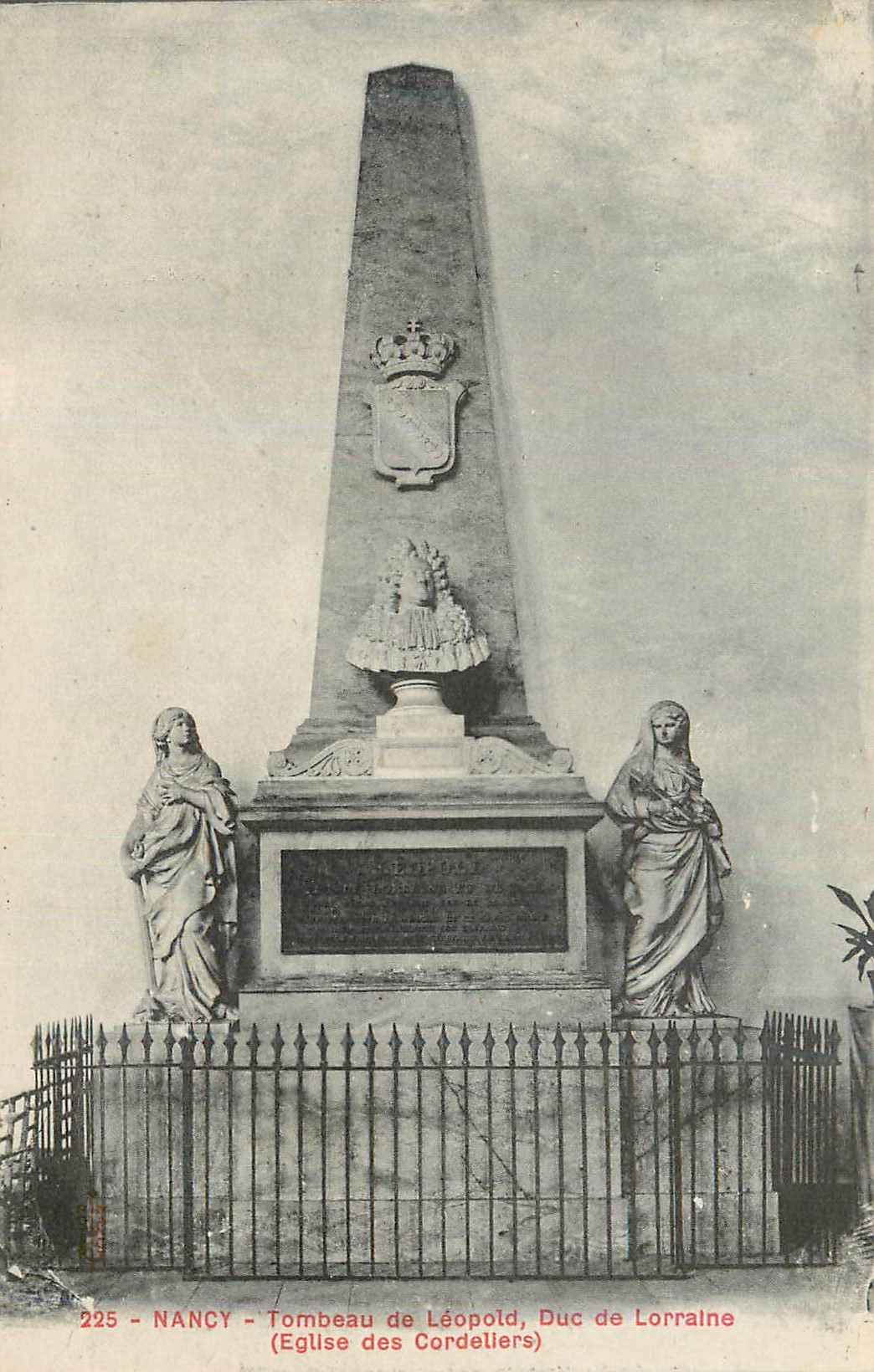 CPA Nancy Tombeau de Leopold Duc de Lorraine Eglise des Cordeliers