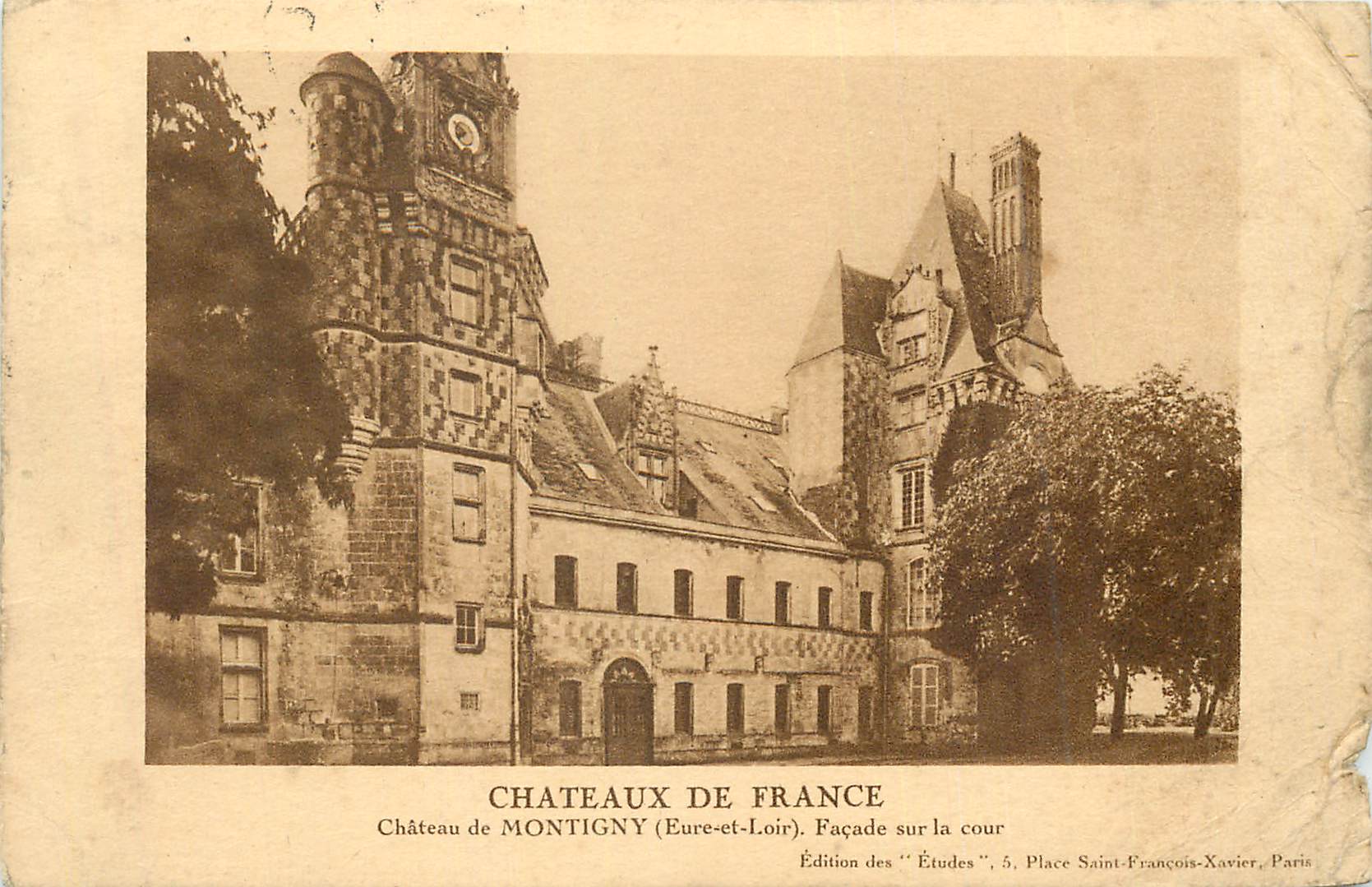 CPA Chateaux de France Chateau de Montigny Eure et Loir Facade sur la cour
