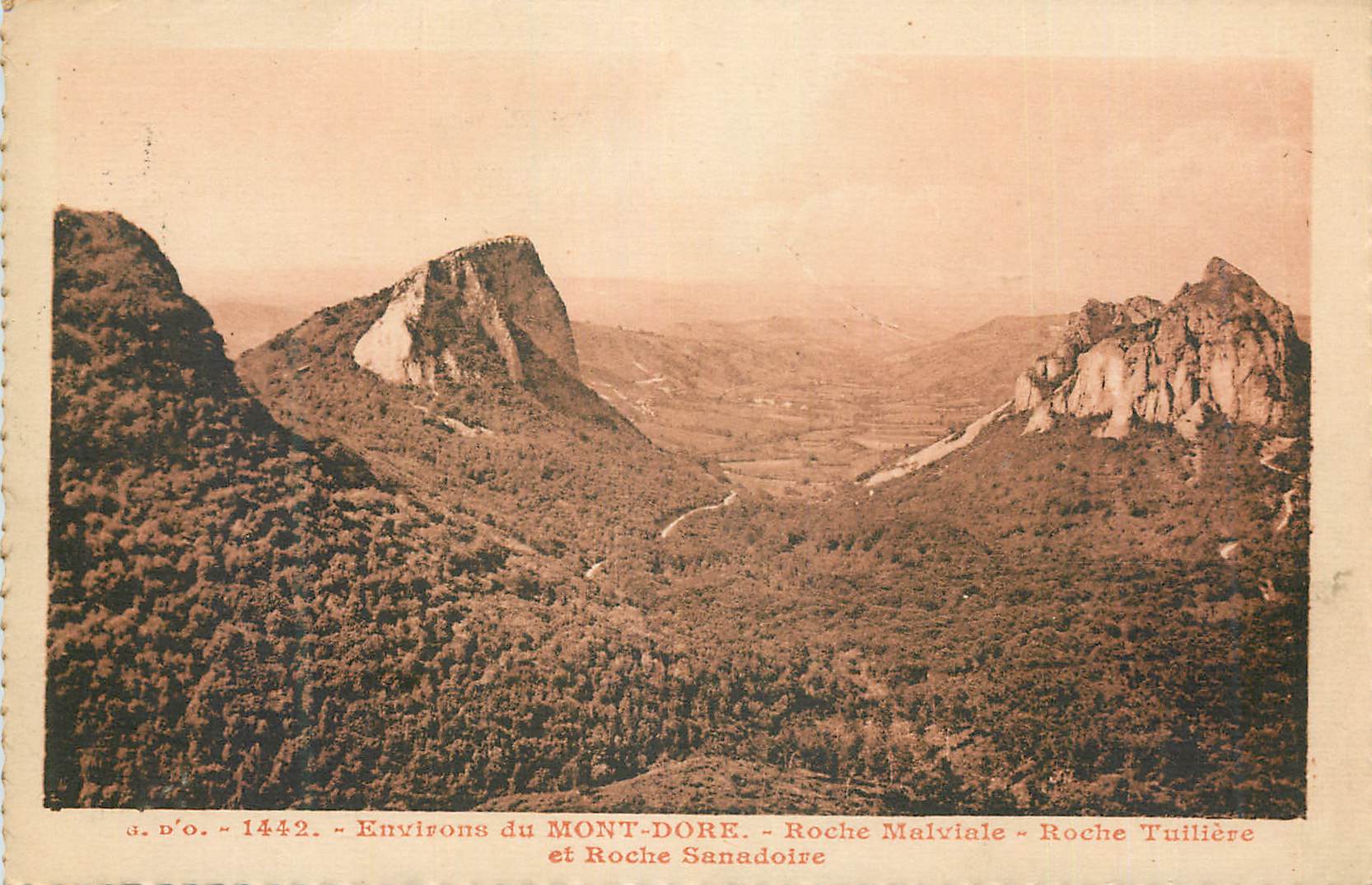 CPA Environs du Mont Dore Roche Malviale Roche Tuillere et Roche Sanadoire