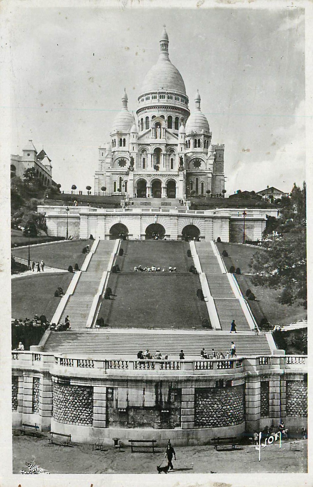 CPM Paris En Flanant Basilique du Sacre Coeur et l escalier monumental