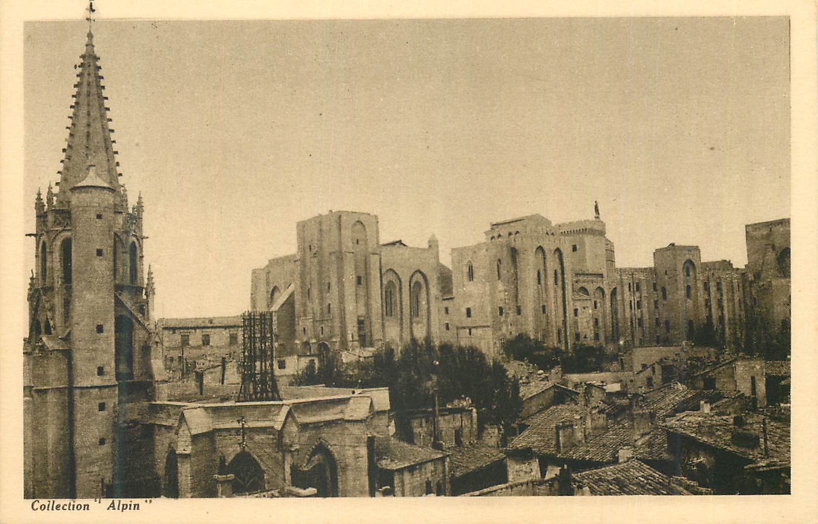 CPA Collection Alpin Avignon Le Palais des Papes facade Occidentale et le Clocher de l Eglise Saint Pierre