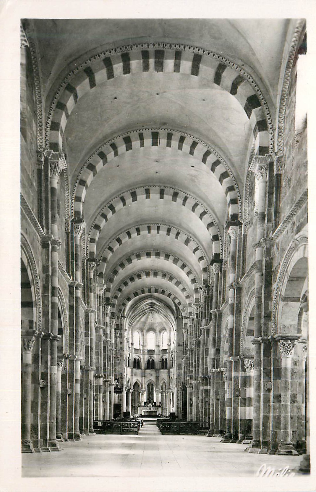 Intérieur de la cathédrale — Milan — éditeur inconnu, n° de série non visible