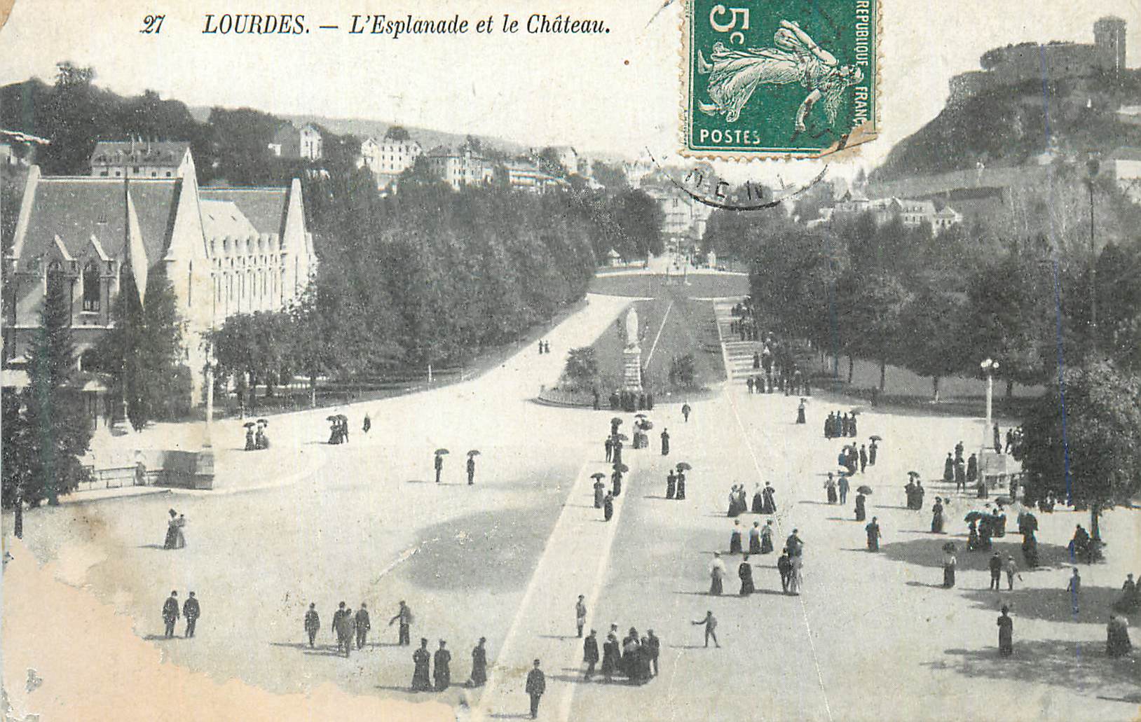 CPA Lourdes L Esplanade et le Chateau