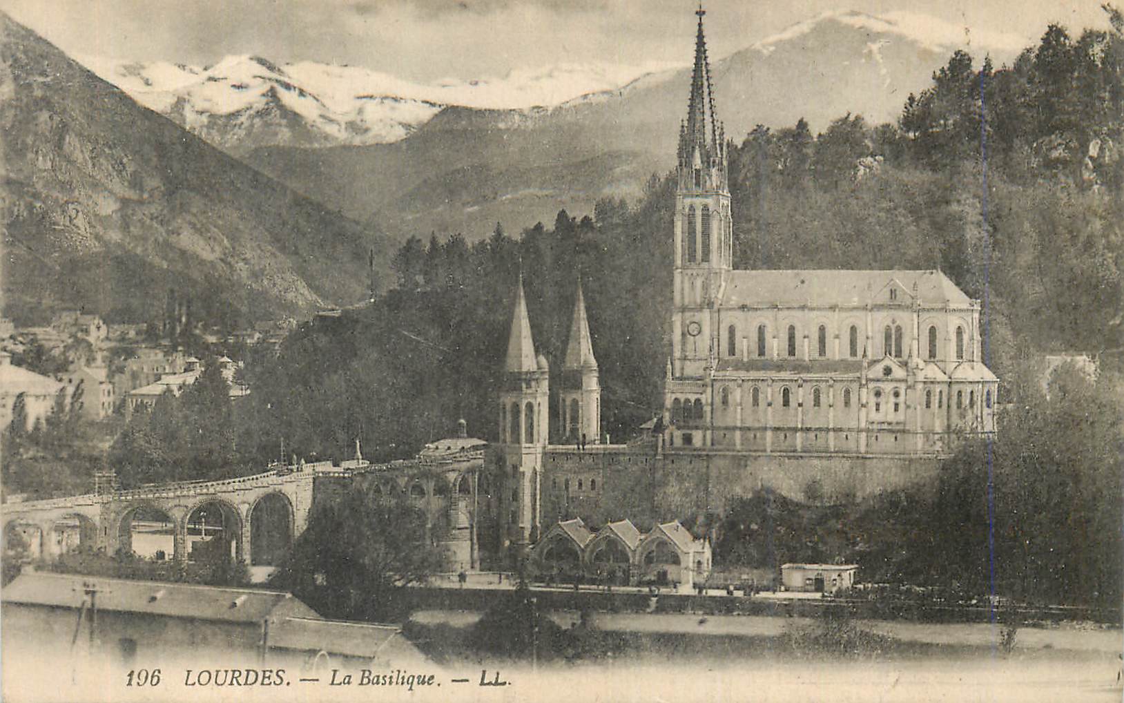 CPA Lourdes La Basilique