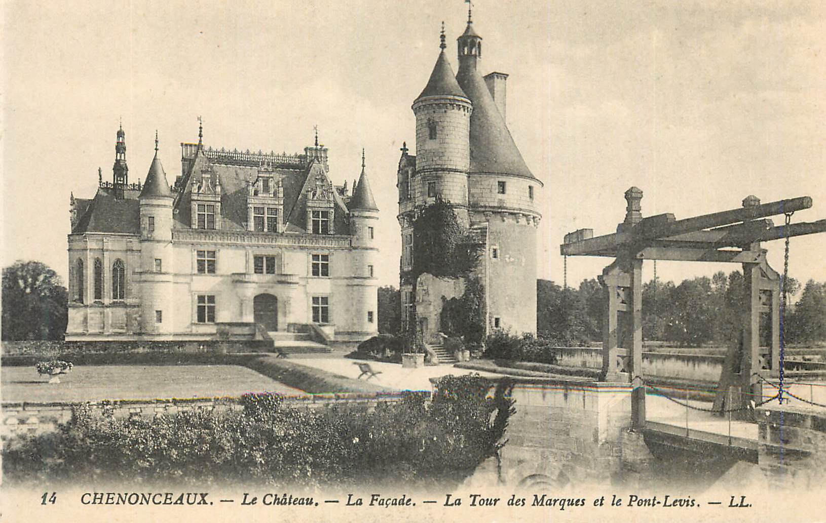 CPA Chenonceaux Le Chateau La Facade La Tour des Marques et le Pont Levis