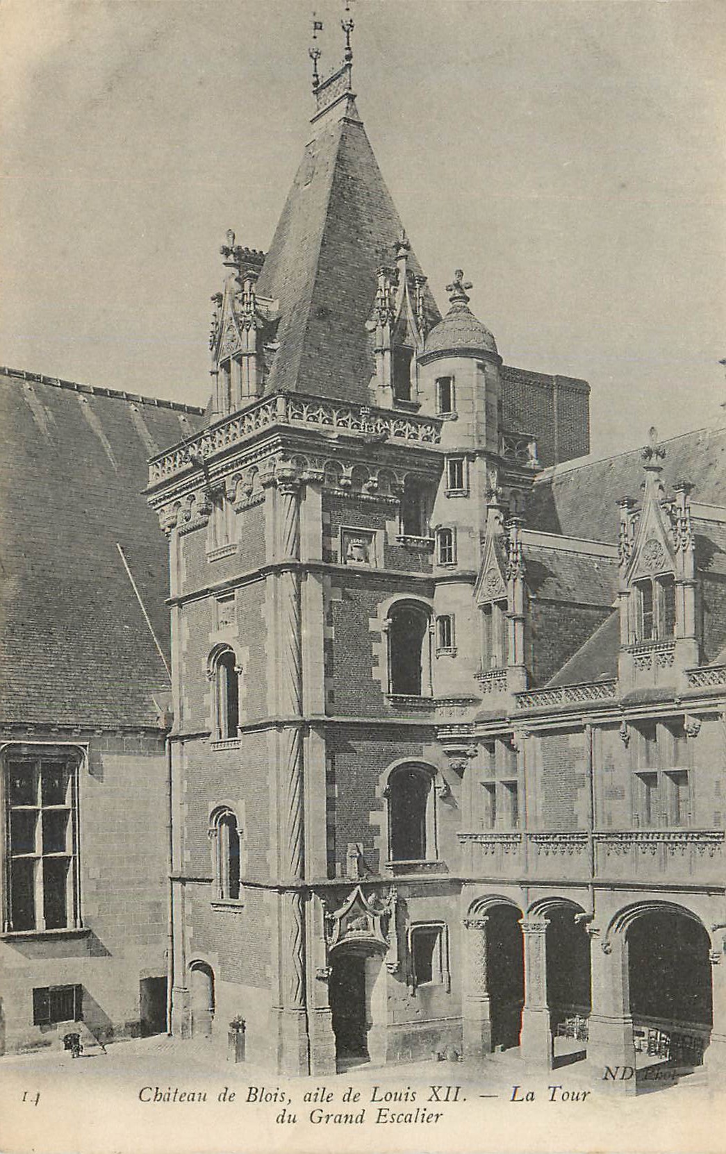 CPA Chateau de Blois aile de Louis xii La Tour