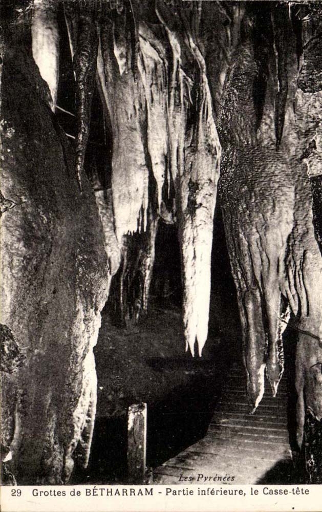 Grottes de BÉTHARRAM — Partie inférieure, le Casse-tête — Les Pyrénées