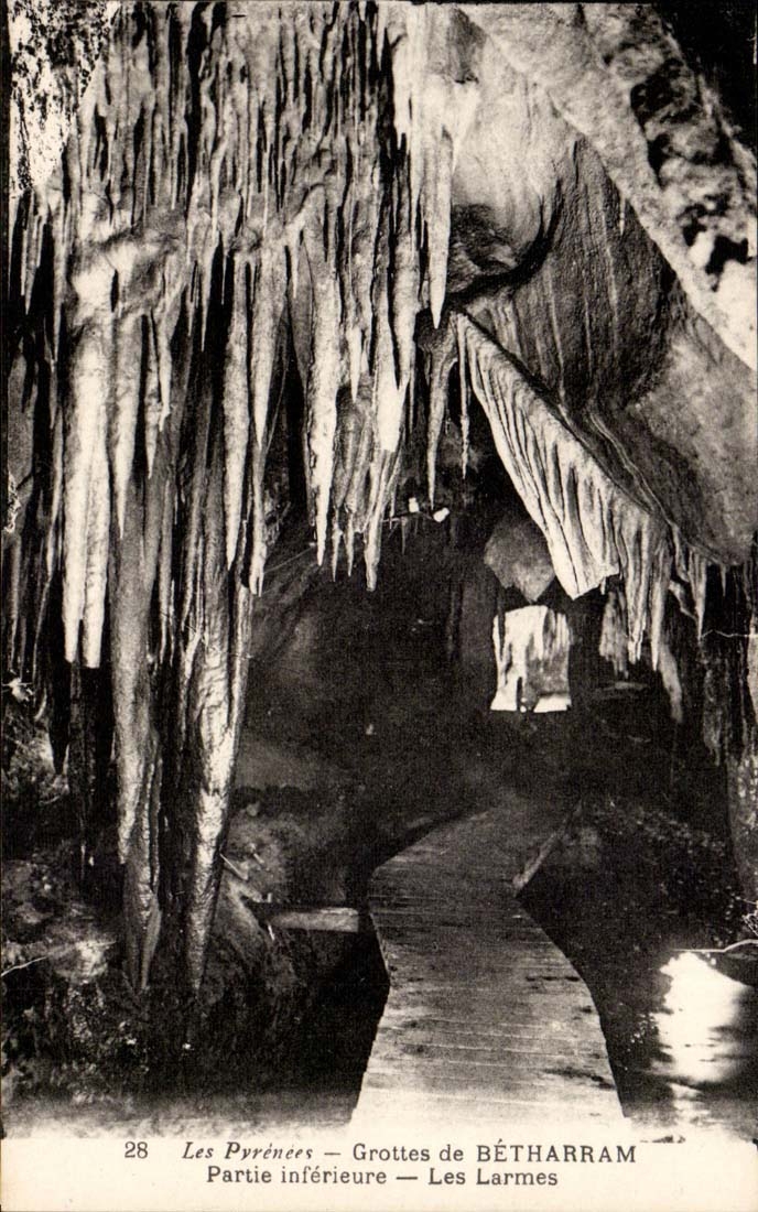Les Pyrénées — Grottes de BÉTHARRAM — Partie inférieure — Les Larmes