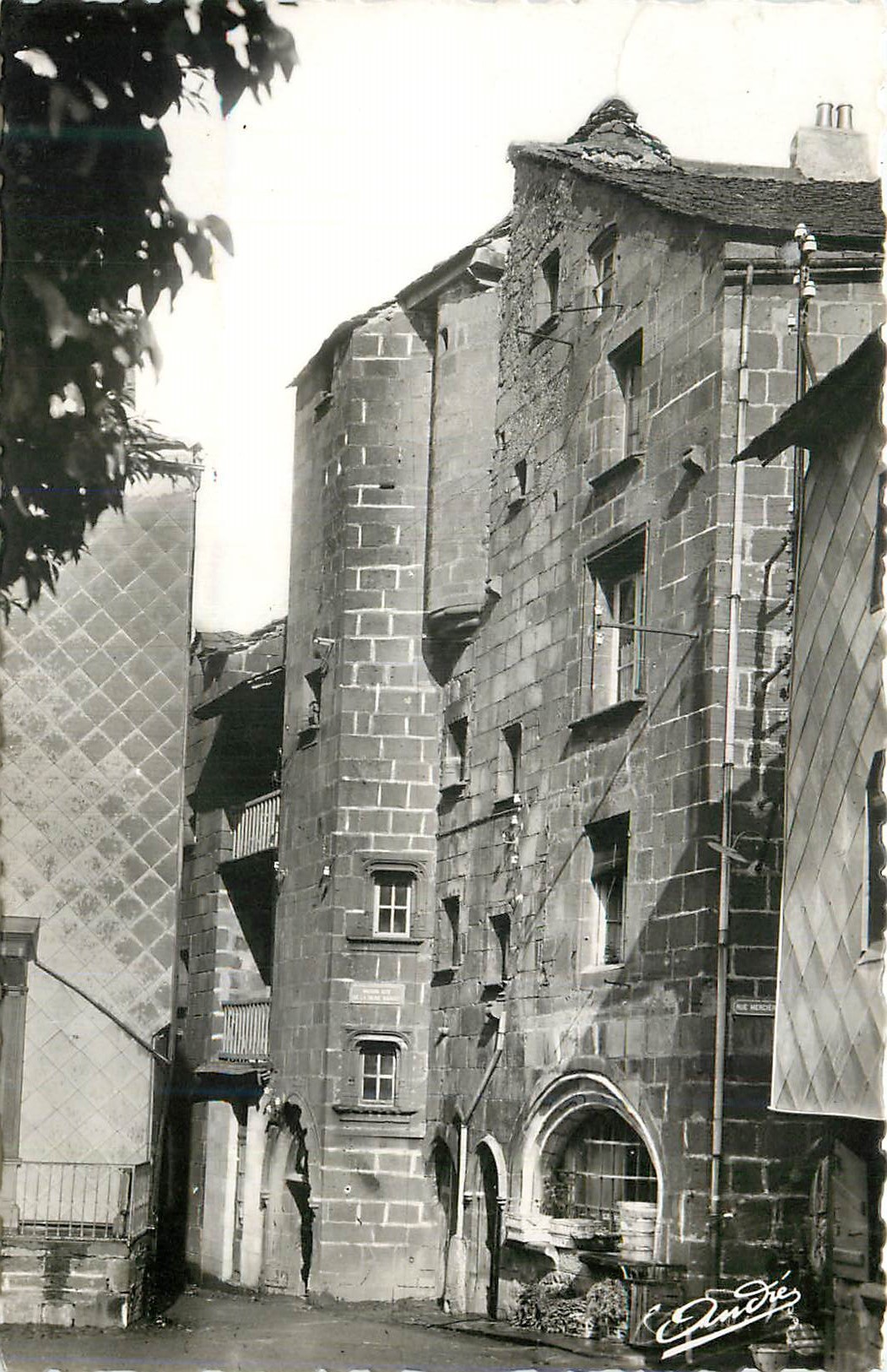 CPM Les Belles Provinces Francaises l Auvergne Besse En Chandesse Maison de la Reine Margo