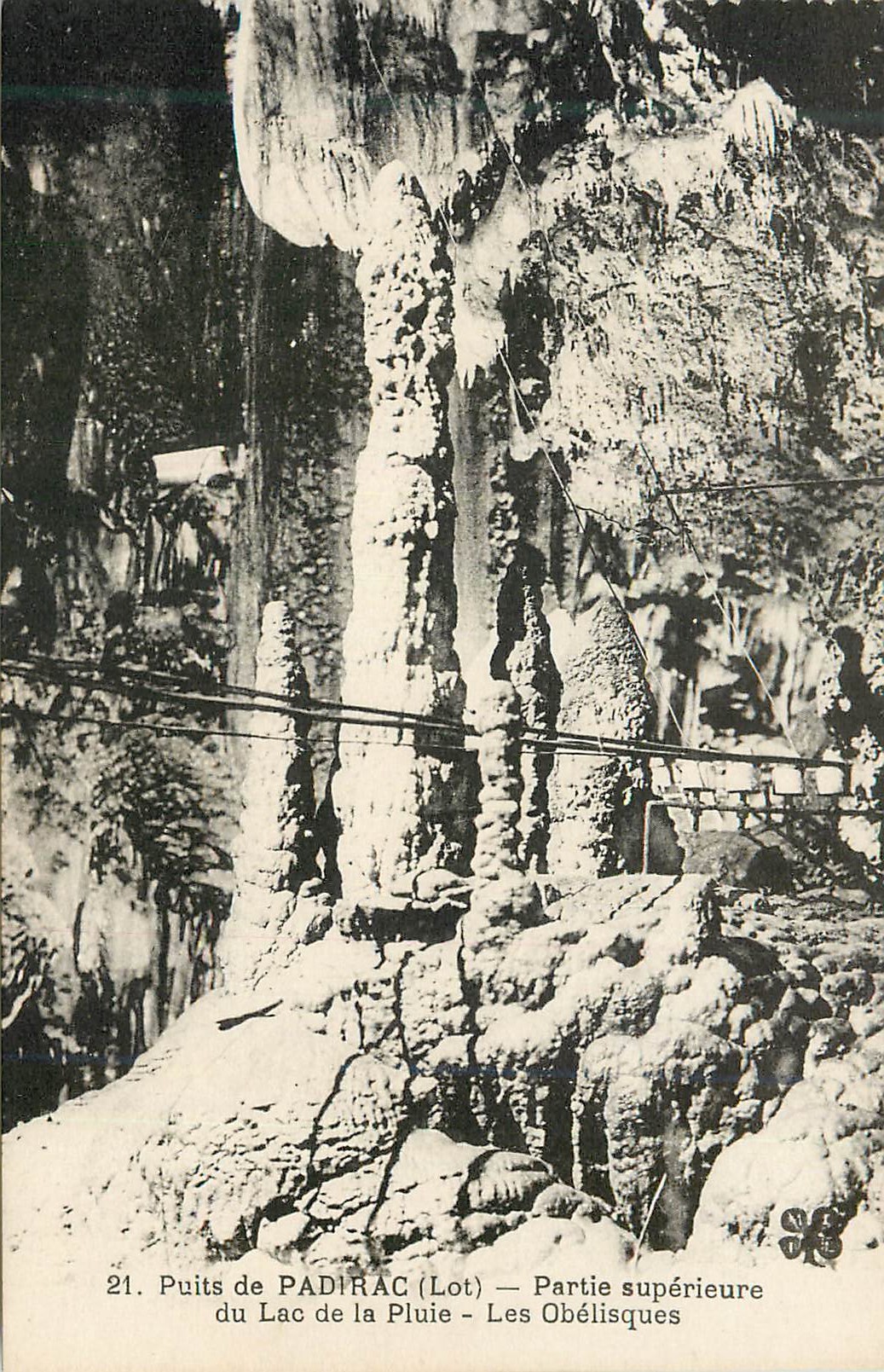 Puits de PADIRAC (Lot) — Oberer Teil — Die Obelisken