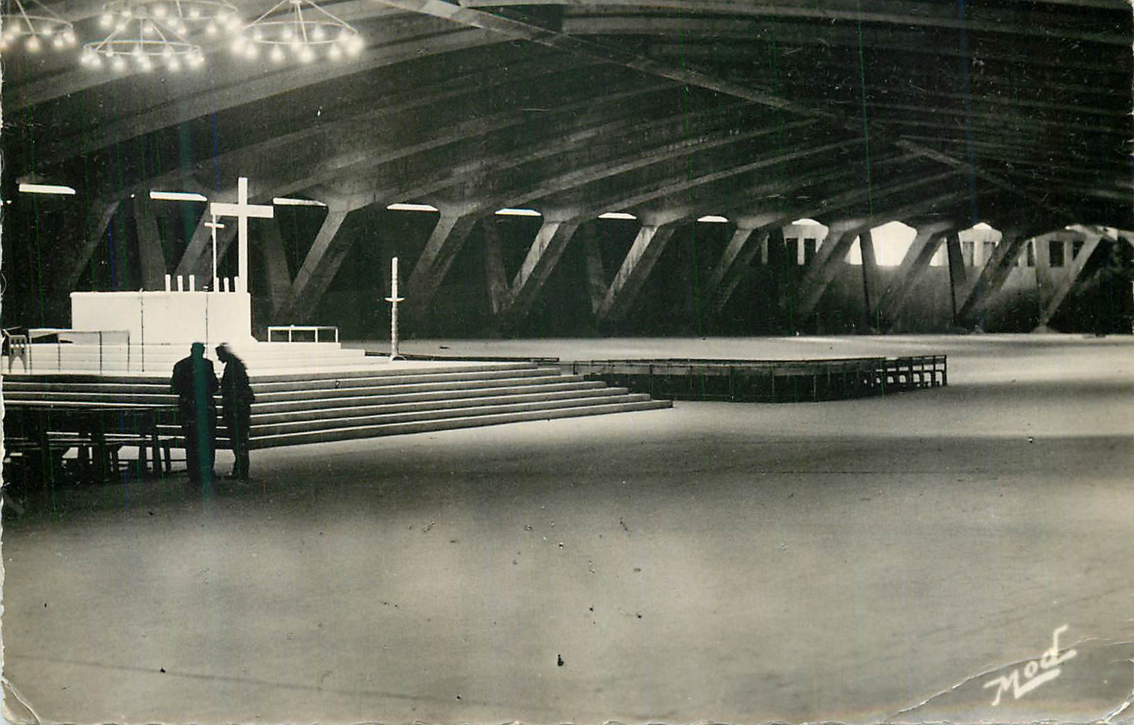 CPM Lourdes H P Interieur de Basilique