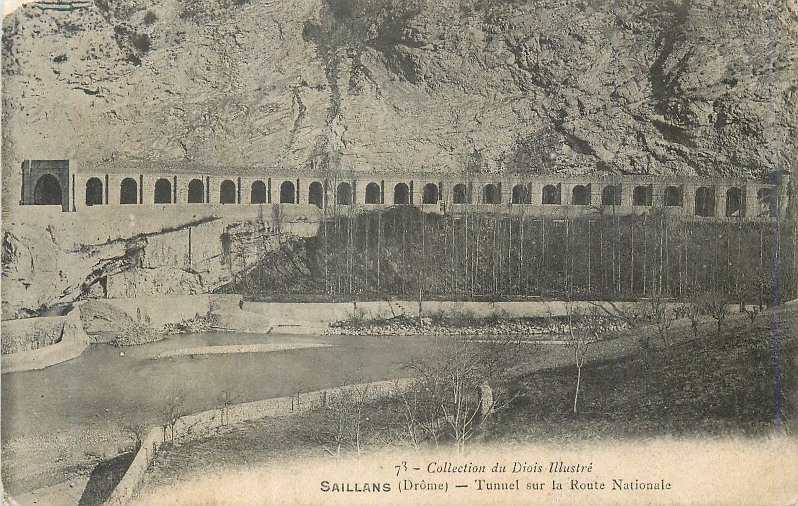 CPA Collection du Diois Illustree Saillans Drome Tunnel sur la route Nationale