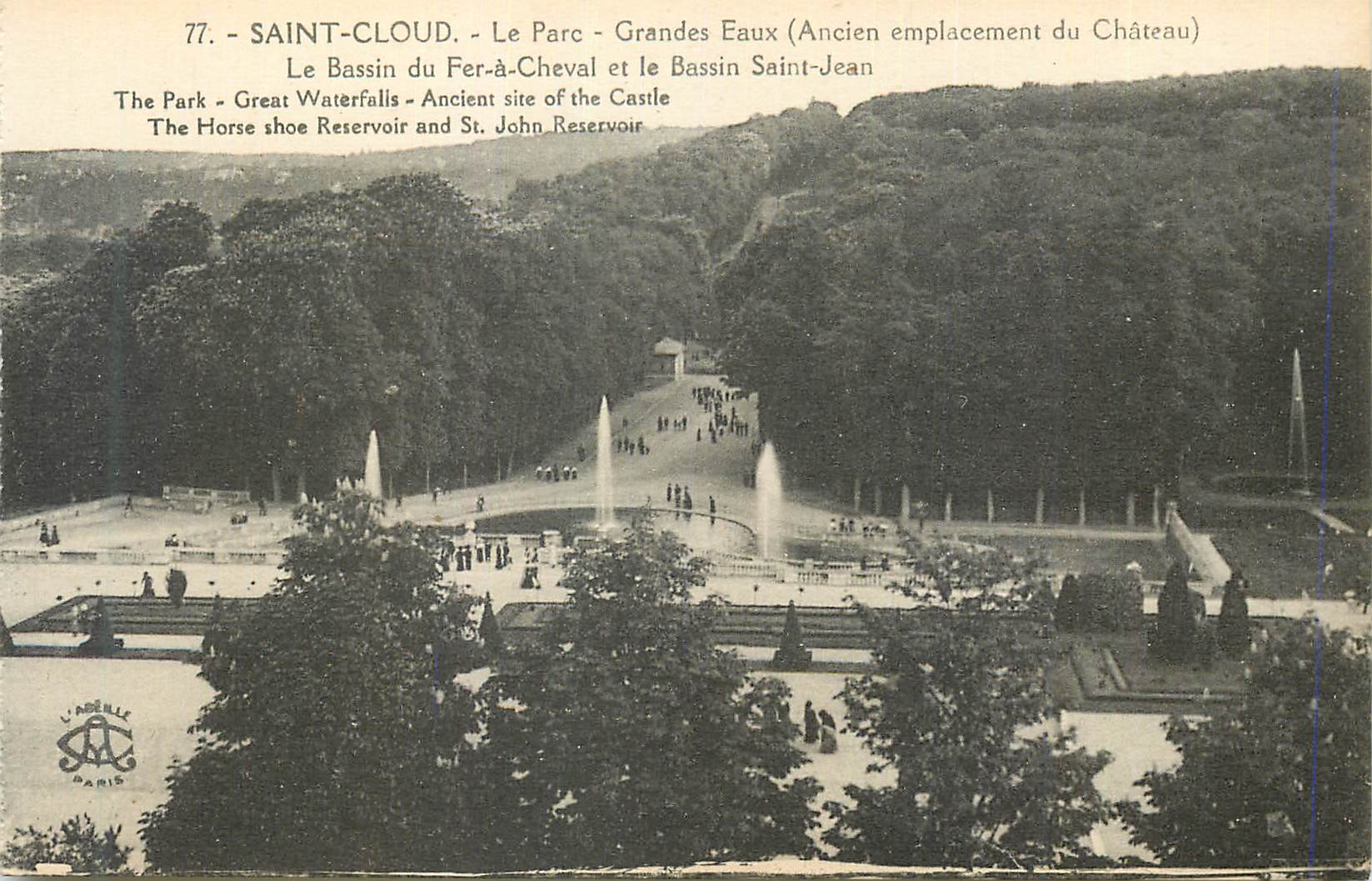 CPA St Cloud Le Parc Grandes Eaux Ancien emplacement du Chateau Le Bassin du Fer a Cheval et le Bassin Saint Jean