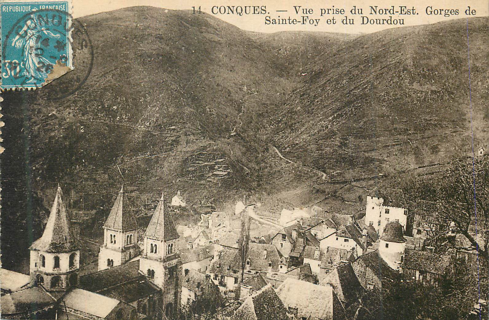 CPA Conques Vue prise du Nord Est Gorges Sainte Foy et du Dourdou