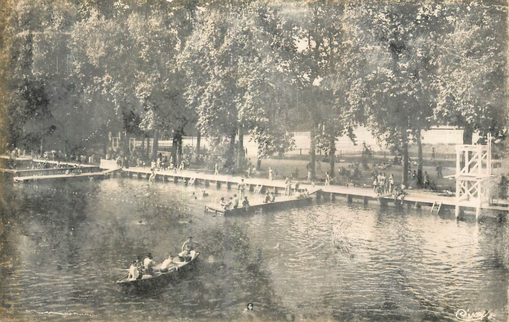CPM La Fleche Sathe La Piscine Plage sur les bords du Loir