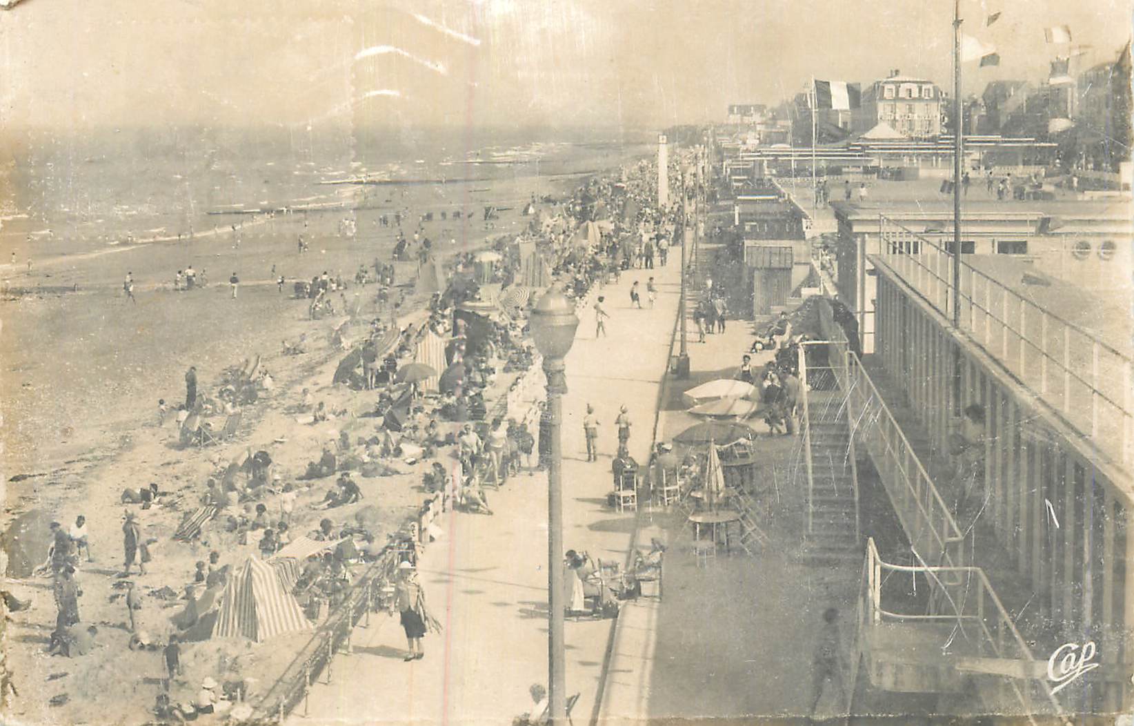 CPM Luc sur Mer La Plage et la Promenade