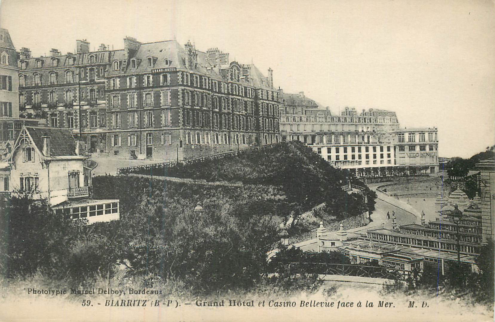 CPA Biarritz Gand Hotel et Casino Bellevue face a la Mer
