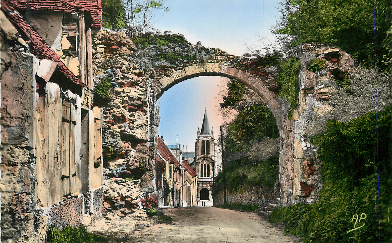 Porte de la ville — Ruines d'un pont romain — AP