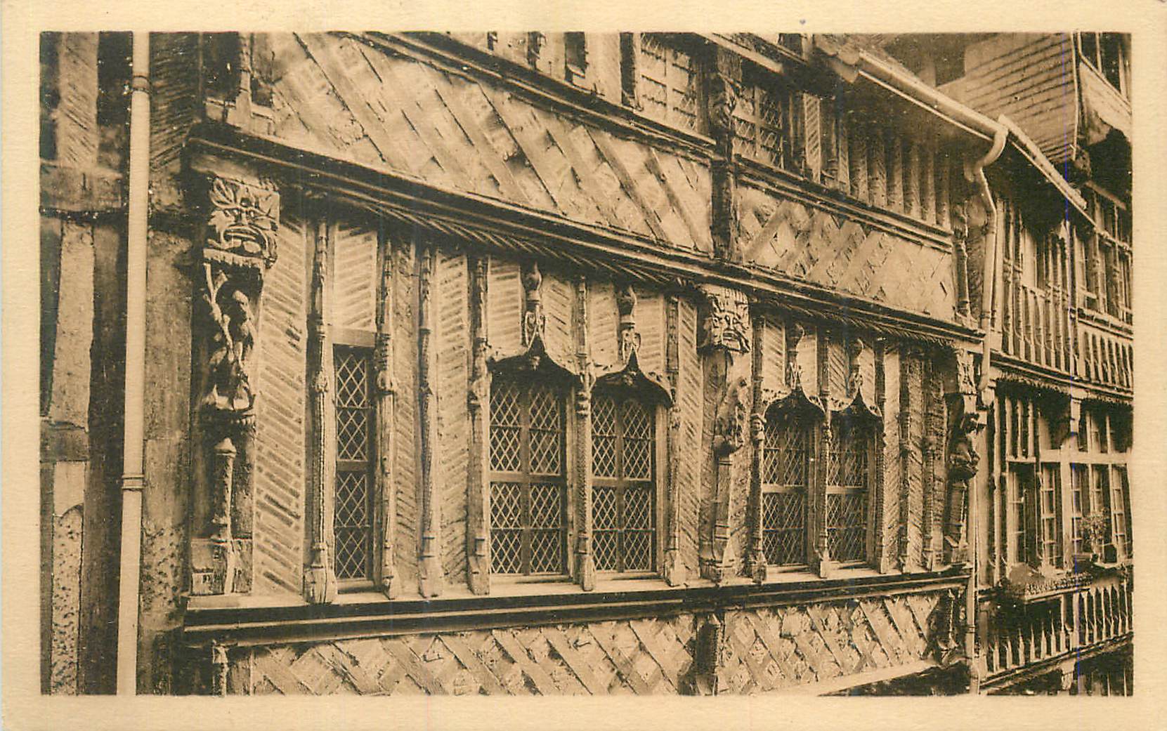 CPA Lisieux Rue au Fourviere Detail du Manoir de la Salamandre
