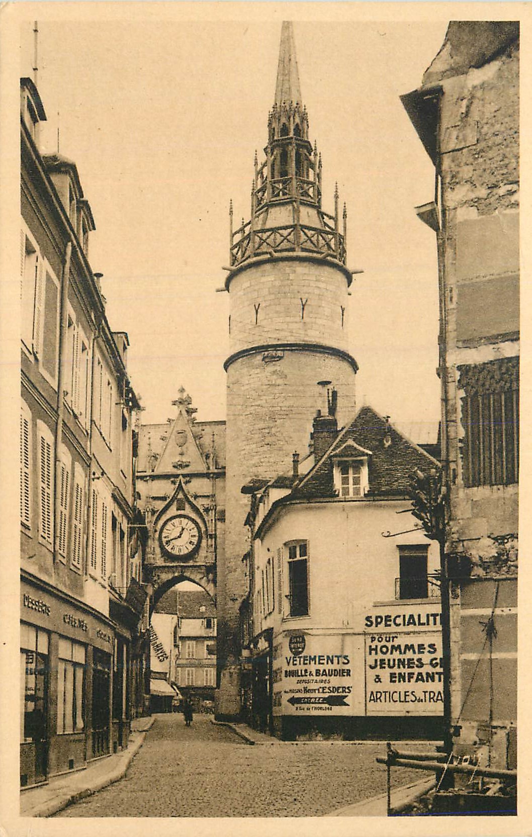 CPA Auxerre Yonne Tour de l Horloge