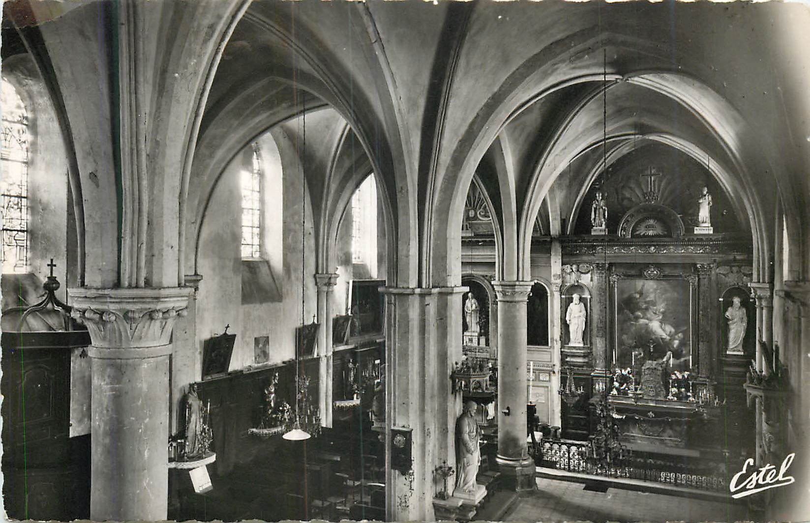 CPM Mennecy S et O Les Deux Nefs de l Eglise fin du xii s Autels et Boiseries Lous xv