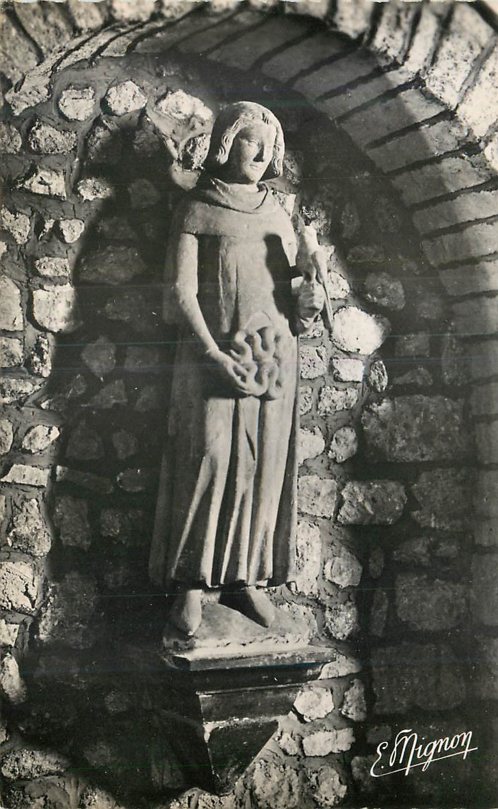 CPM Saint Mammes S et M Statue de Saint Mammes vers 1300