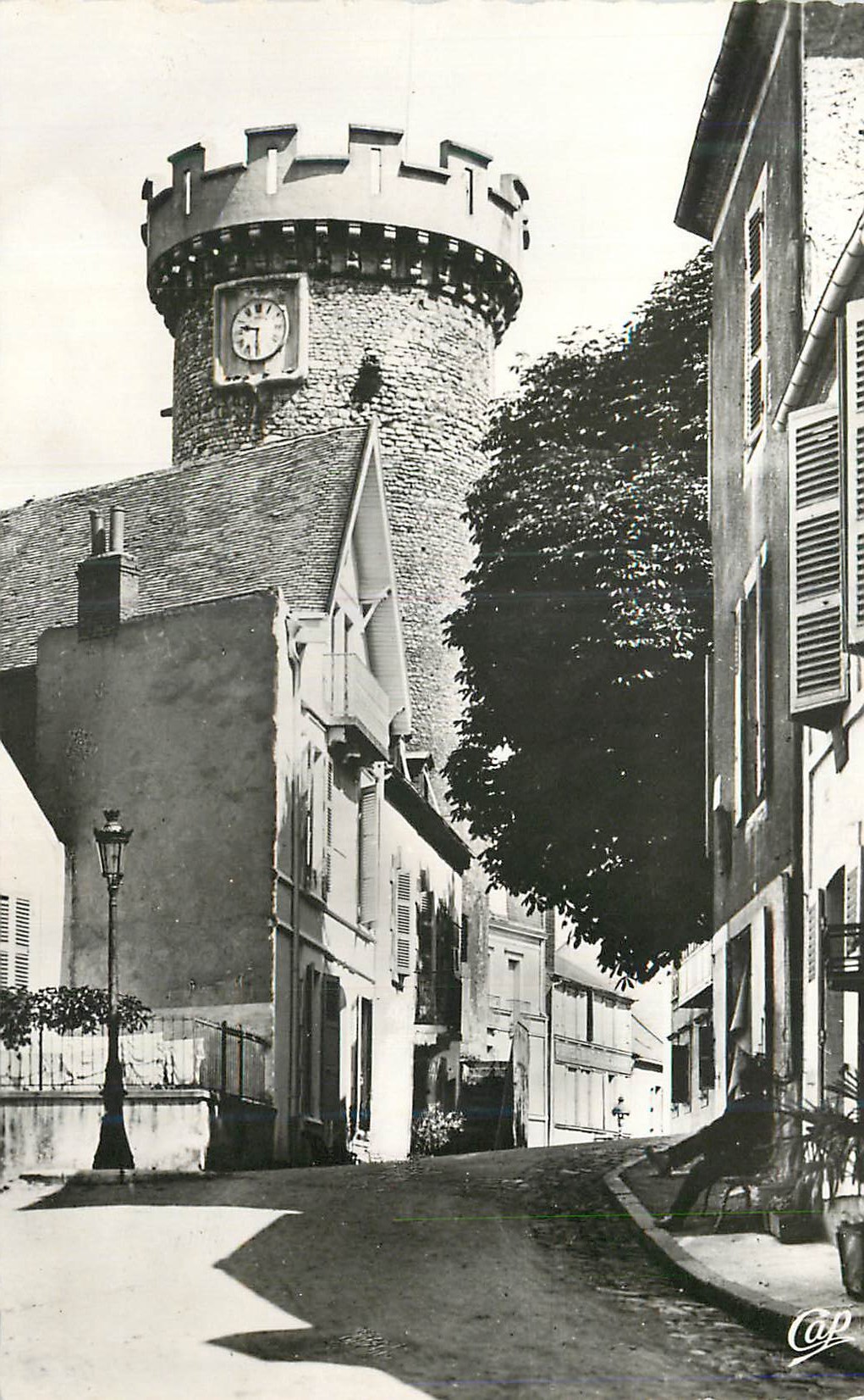 CPM Vichy La Tour de l Horloge
