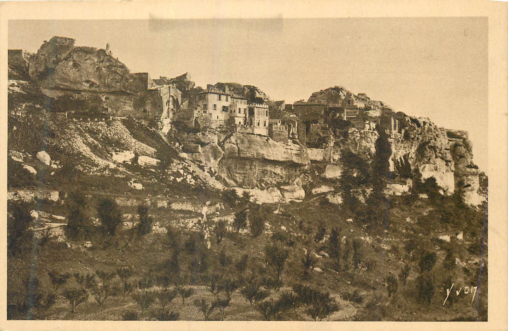 CPA Les Baux B du R Vue panoramique du Village