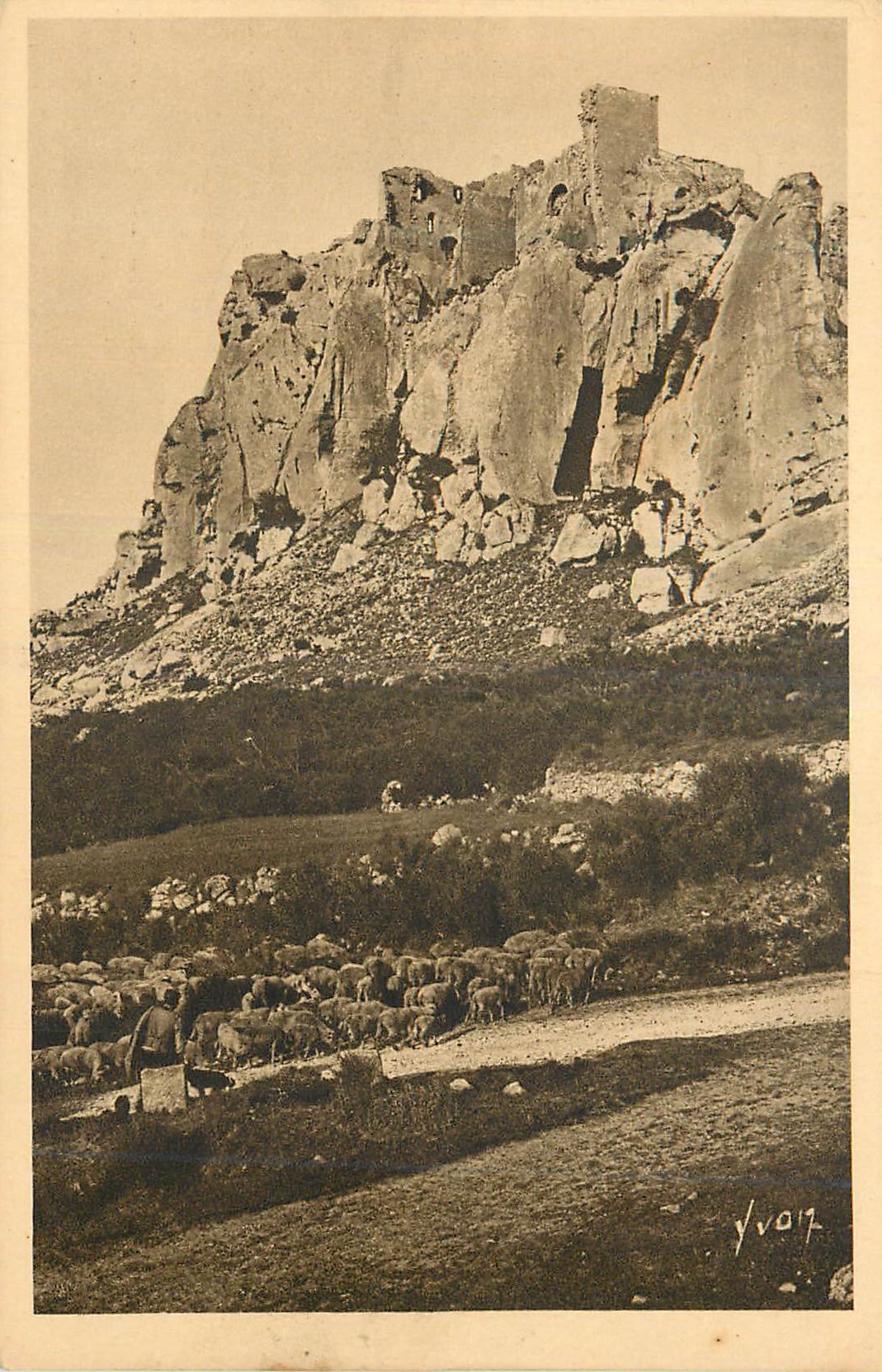 CPA Les Baux B du R Les Ruines du Chateau feodal