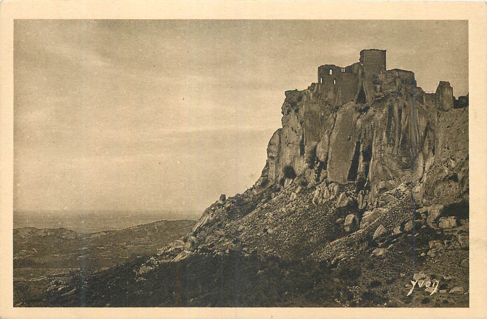 Château de Yvon — ruines sur falaise — éditeur Yvon, n° de série non lisible