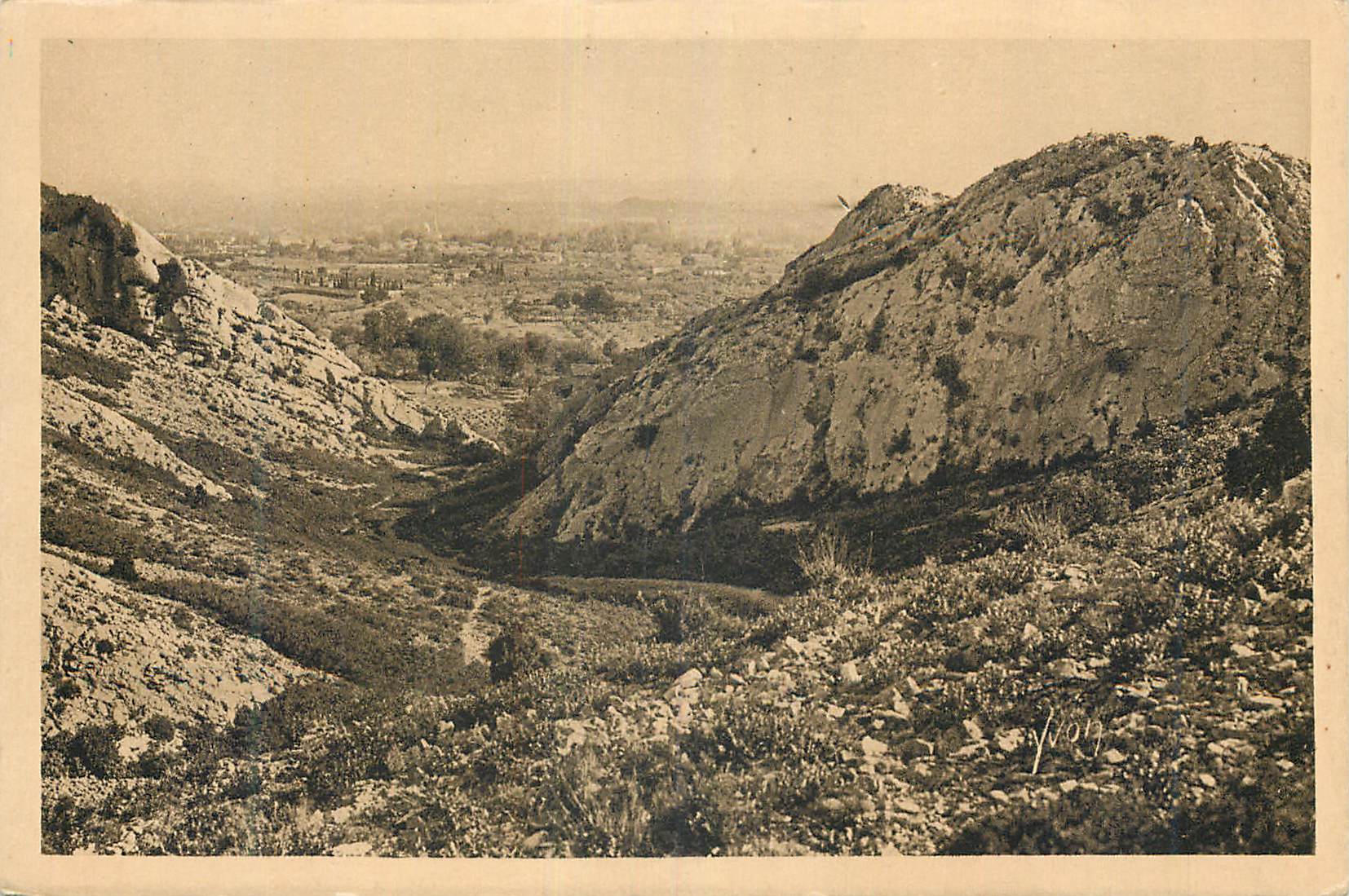 Panoramablick auf die Schlucht zwischen zwei Hügeln — Verlag Yvon, Nr. 109