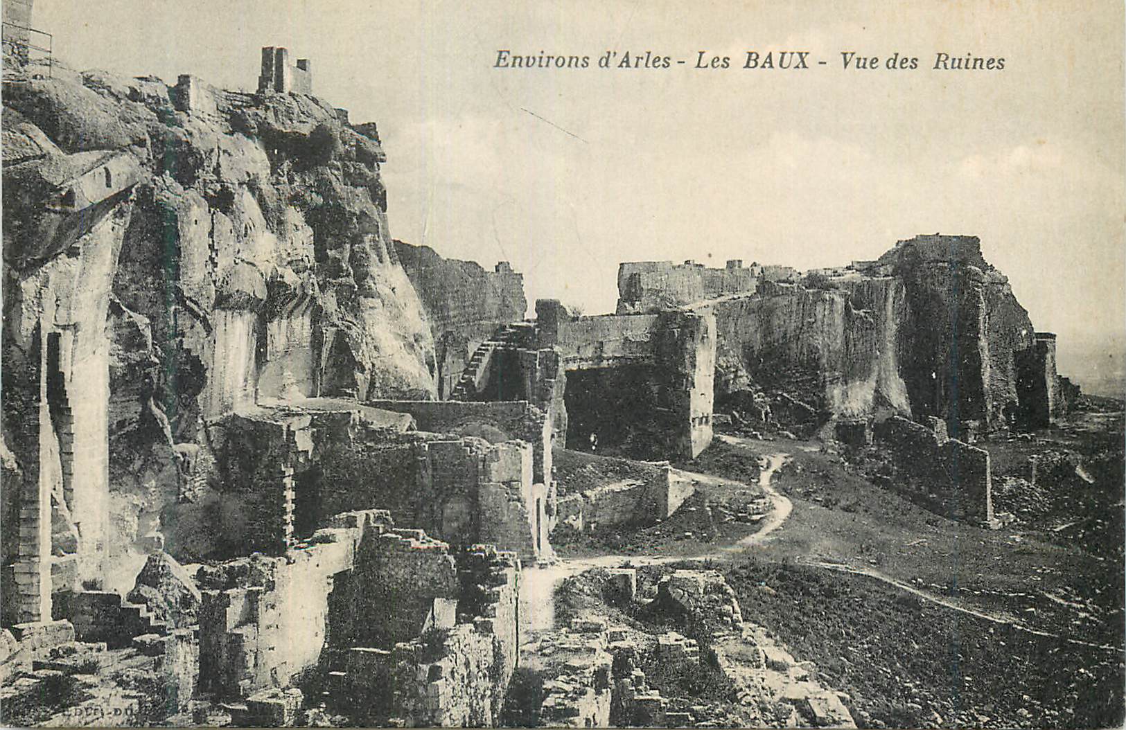 CPA Environs d Arles Les Baux Vue des Ruines