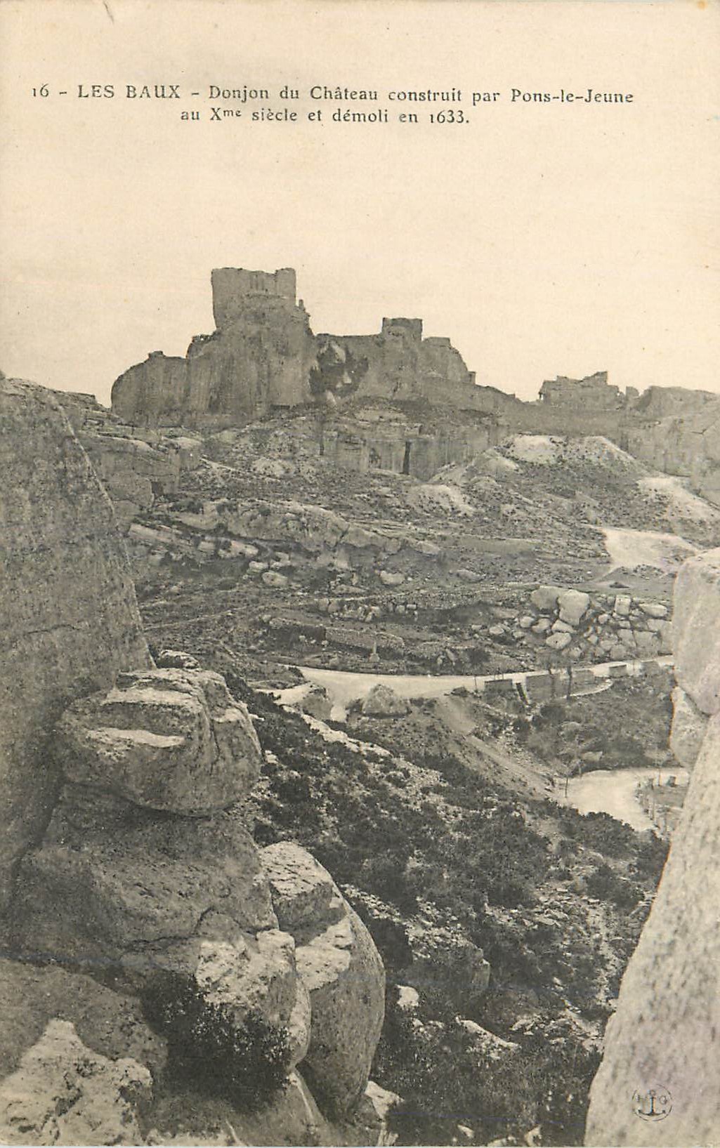 Les Baux - Donjon du Château au Xme siècle, construit par Pons-le-Jeune