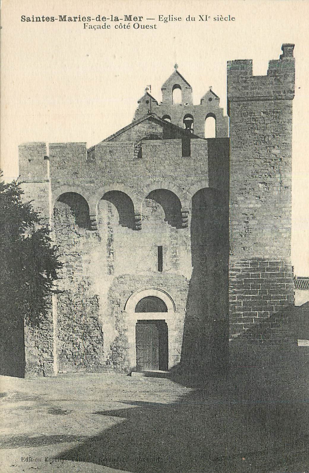 CPA Saintes Maries de la Mer Eglise du xi siecle Facade cote Ouest