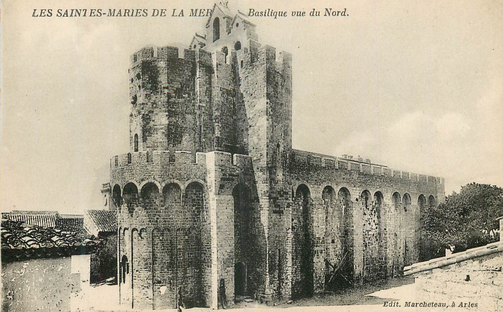 CPA Les Saintes Maries de la Mer Basilique vue du Nord