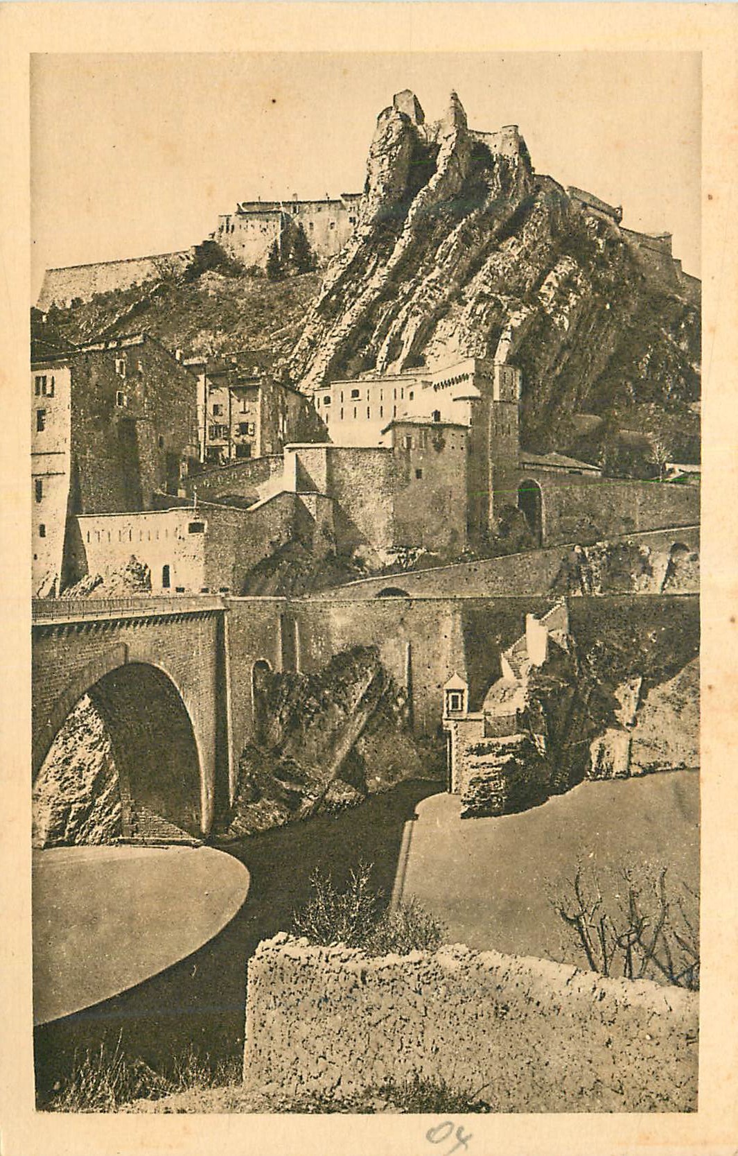 CPA Les Alpes Pittoresques Sisteron La Gardette de nos jours