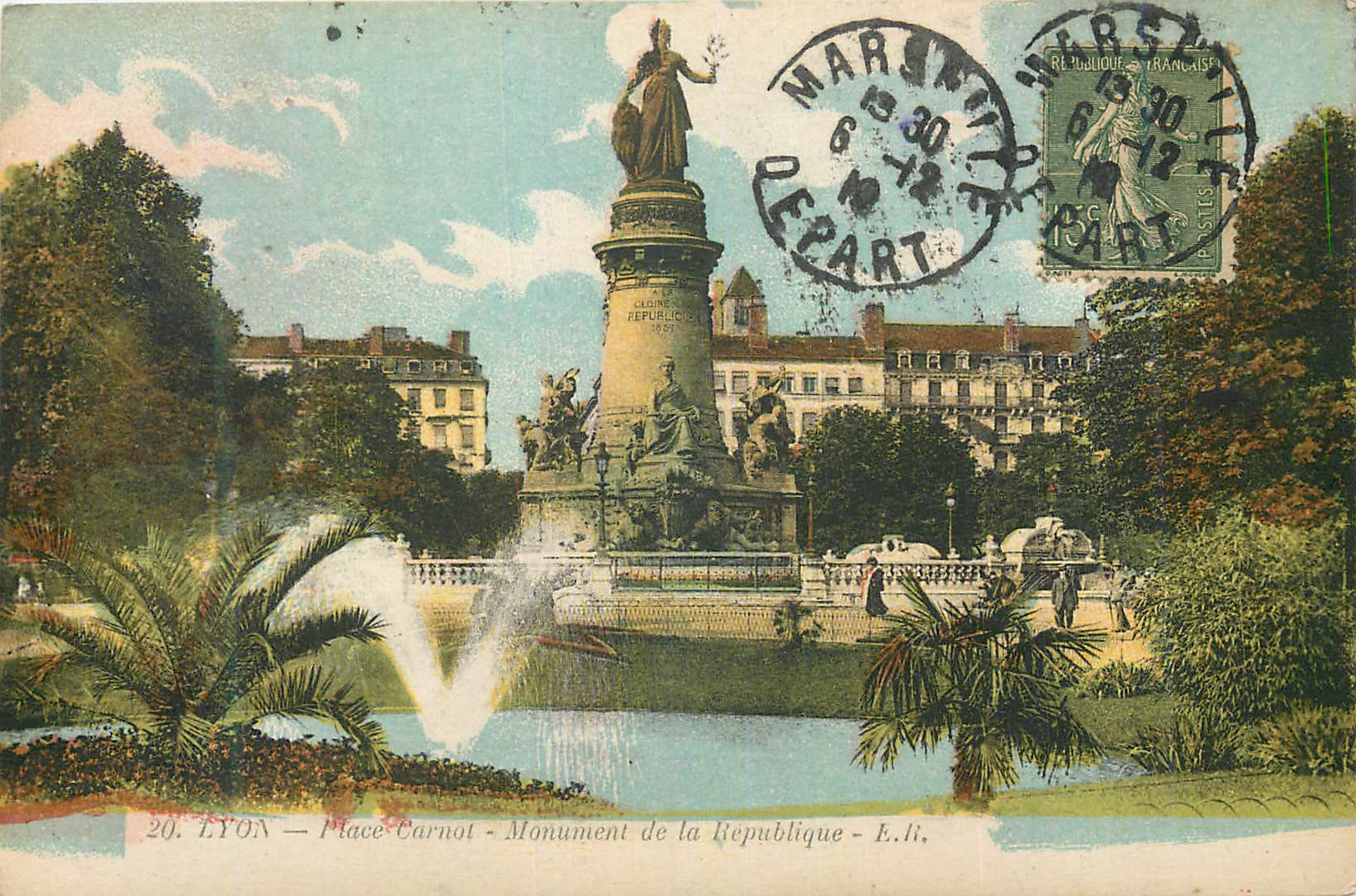 CPA Lyon Place Carnot Monument de la Republique