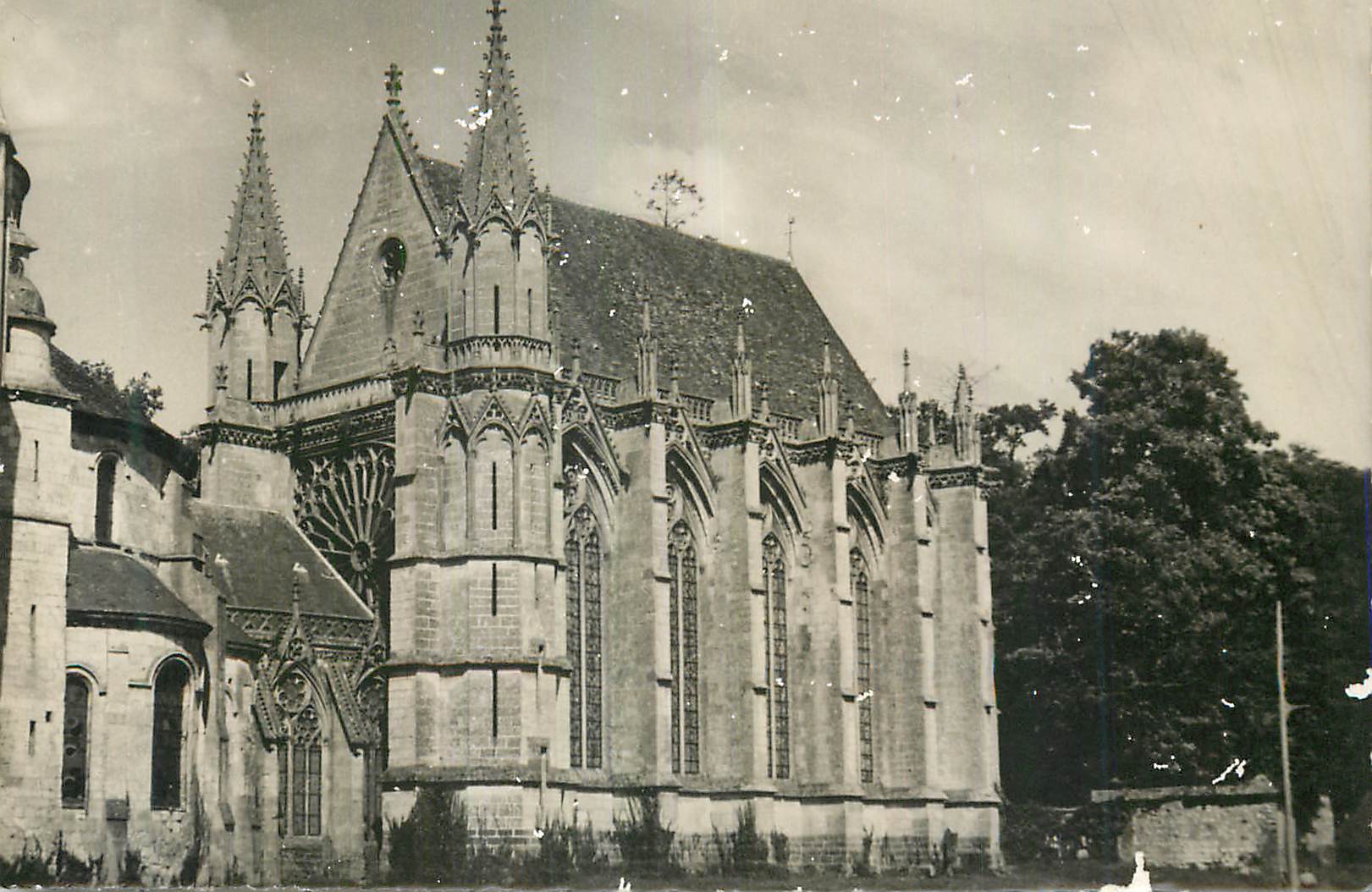 CPM St Germer de Fly Oise La Sainte Chapelle xiii s Monument classe