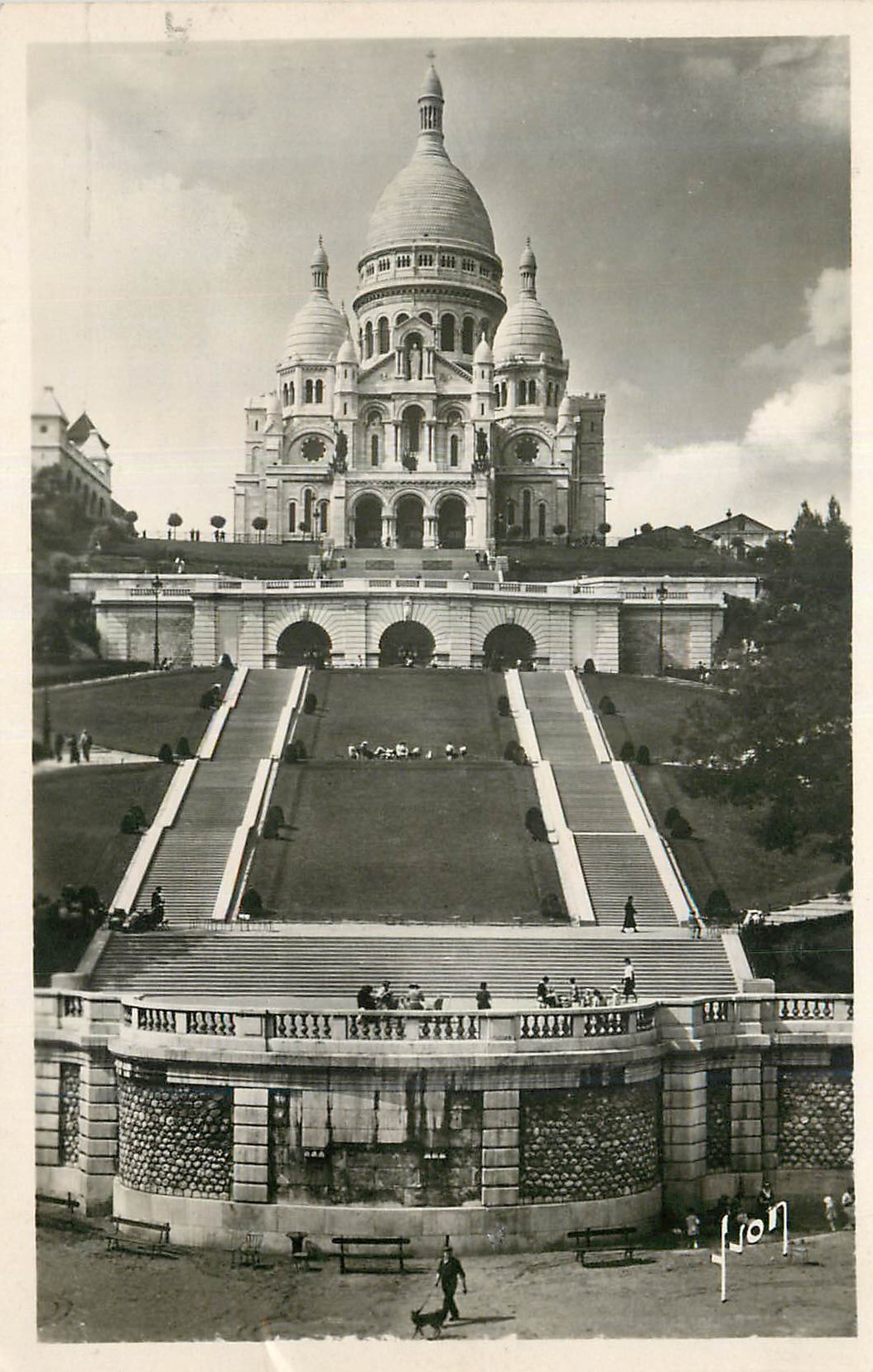 CPM Paris en Flanant Basilique du Sacre Coeur et l escallier monumental